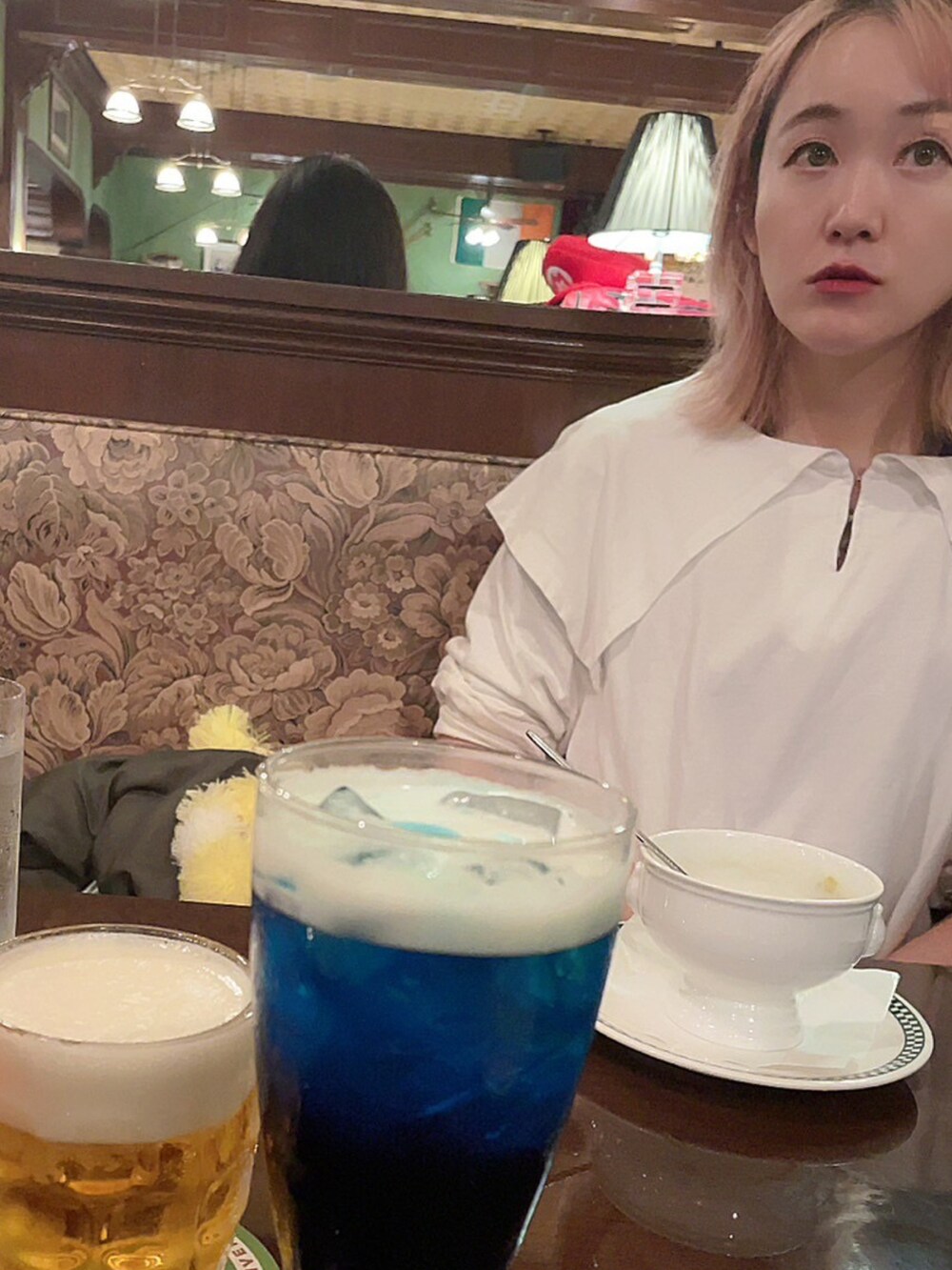 ホワイト系のTシャツ/カットソー、その他のトップス、その他のその他を着用したレディースの秋コーディネートの3枚目の写真