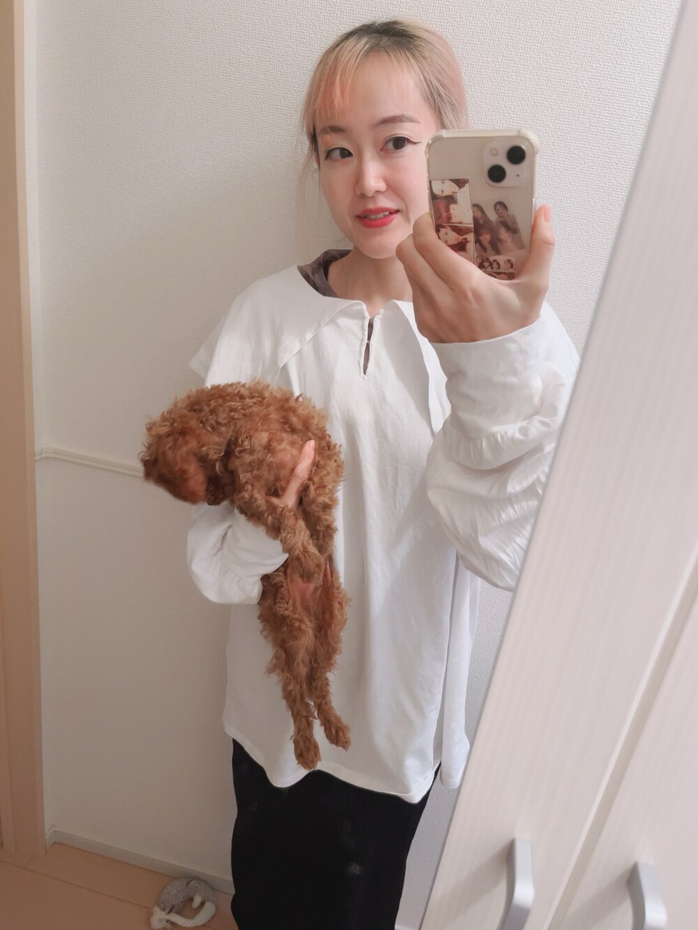 ホワイト系のTシャツ/カットソー、その他のトップス、その他のその他を着用したレディースの秋コーディネートの2枚目の写真