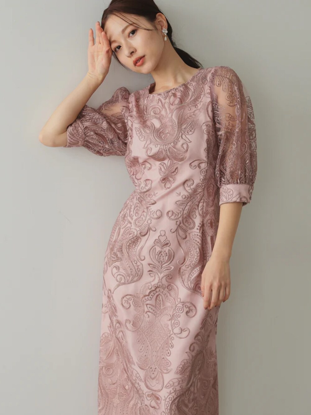「春色、春めき満開コーデ、大人可愛い、パーティー、結婚式、オケージョン、プレフェリール、PREFERIR、キレイめコーデ、大人ガーリー、キレイめ、春、春服、タイトワンピース、タイトシルエット」｜「PREFERIRの【PREFERIR】刺繍レース バックリボン タイト ワンピース パーティ 結婚式 ドレス（ドレス、ピンク系）」を使った、PREFERIR_webさん（レディース・163cm）の春コーディネートの4枚目の写真