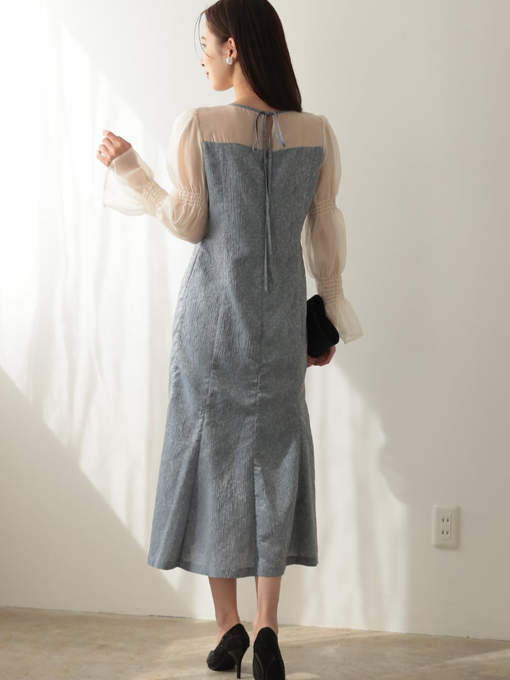 「最近のいい感じコーデ、休日スタイル、お出かけコーデ、大人可愛い、パーティー、結婚式、オケージョン、プレフェリール、PREFERIR、ガーリーコーデ、ワンピースコーデ、GWお出かけコーデ、春カラー、フレンチガーリー、キレイめ」｜「PREFERIRのグリッター ビジュー 結婚式 パーティー 二次会 パンプス（パンプス、ブラック系）」を使った、PREFERIR_webさん（レディース・163cm）の春コーディネートの3枚目の写真