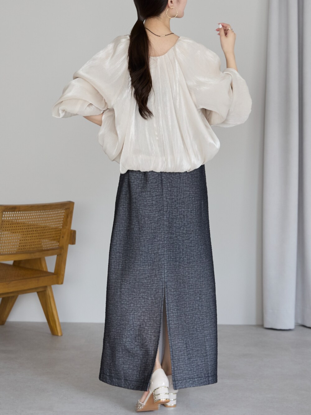 「ふんわり、ふんわりシルエット、ふんわりブラウス、ふんわりフェミニン、ふんわり袖、ふんわりコーデ、大人可愛い、パーティー、結婚式、オケージョン、ワンピーススタイル、大人コーデ、淡色コーデ、キレイめ、オトナカジュアル」｜「PREFERIRのボリュームスリーブ・ラメ楊柳ボレロ（カーディガン/ボレロ、ベージュ系）」を使った、PREFERIR_webさん（レディース・162cm）の夏コーディネートの3枚目の写真