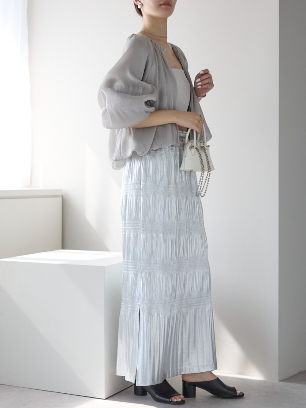 「ボレロ、ボレロカーデ、ボレロカーディガン、ボレロコーデ、ボレロジャケット、大人可愛い、パーティー、結婚式、オケージョン、プレフェリール、ゆるコーデ、大人ガーリー、秋、ラクチンコーデ」｜「PREFERIRのボリュームスリーブ・ラメ楊柳ボレロ（カーディガン/ボレロ、グレー系）」を使った、PREFERIR_webさん（レディース・162cm）の夏コーディネートの3枚目の写真