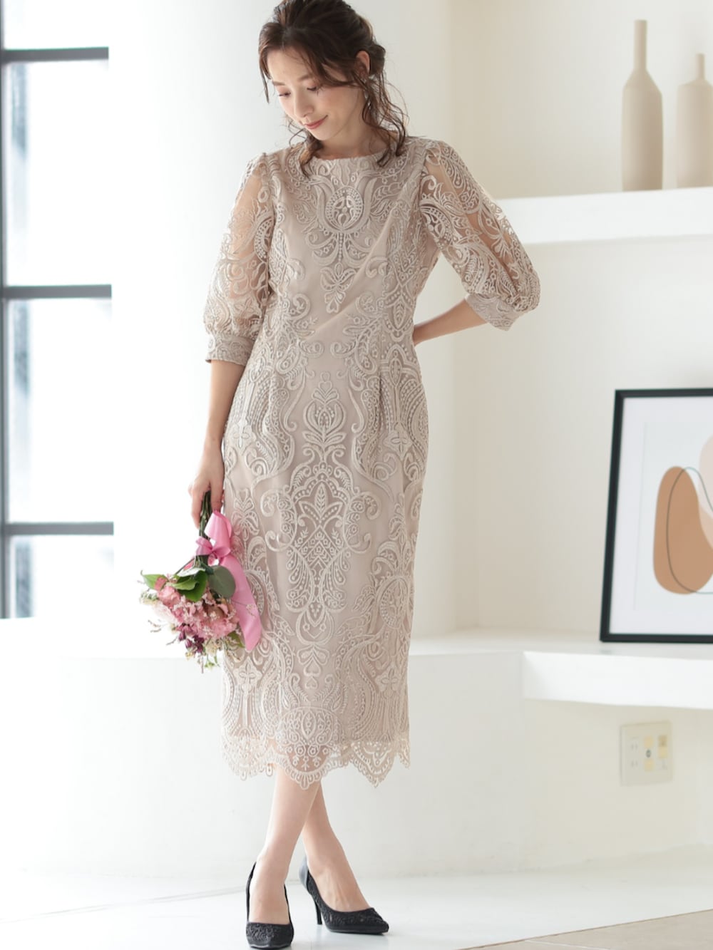「タイトワンピース、タイト、タイトシルエット、タイトワンピ、結婚式、パーティー、大人可愛い、オケージョン、プレフェリール、ママファッション、大人コーデ、レース、女子会コーデ、大人女子、きれいめコーデ」｜「PREFERIRの刺繍レース バックリボン タイトドレス（ドレス、ベージュ系）」を使った、PREFERIR_webさん（レディース・163cm）の夏コーディネートの2枚目の写真
