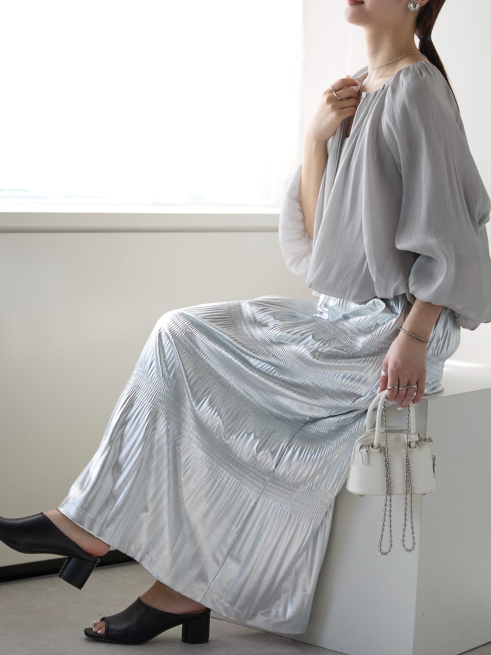 「ボレロ、ボレロカーデ、ボレロカーディガン、ボレロコーデ、ボレロジャケット、大人可愛い、パーティー、結婚式、オケージョン、プレフェリール、ゆるコーデ、大人かわいい、夏コーデ、冷房対策、冷房対策コーデ」｜「PREFERIRのボリュームスリーブ・ラメ楊柳ボレロ（カーディガン/ボレロ、グレー系）」を使った、PREFERIR_webさん（レディース・162cm）の夏コーディネートの3枚目の写真