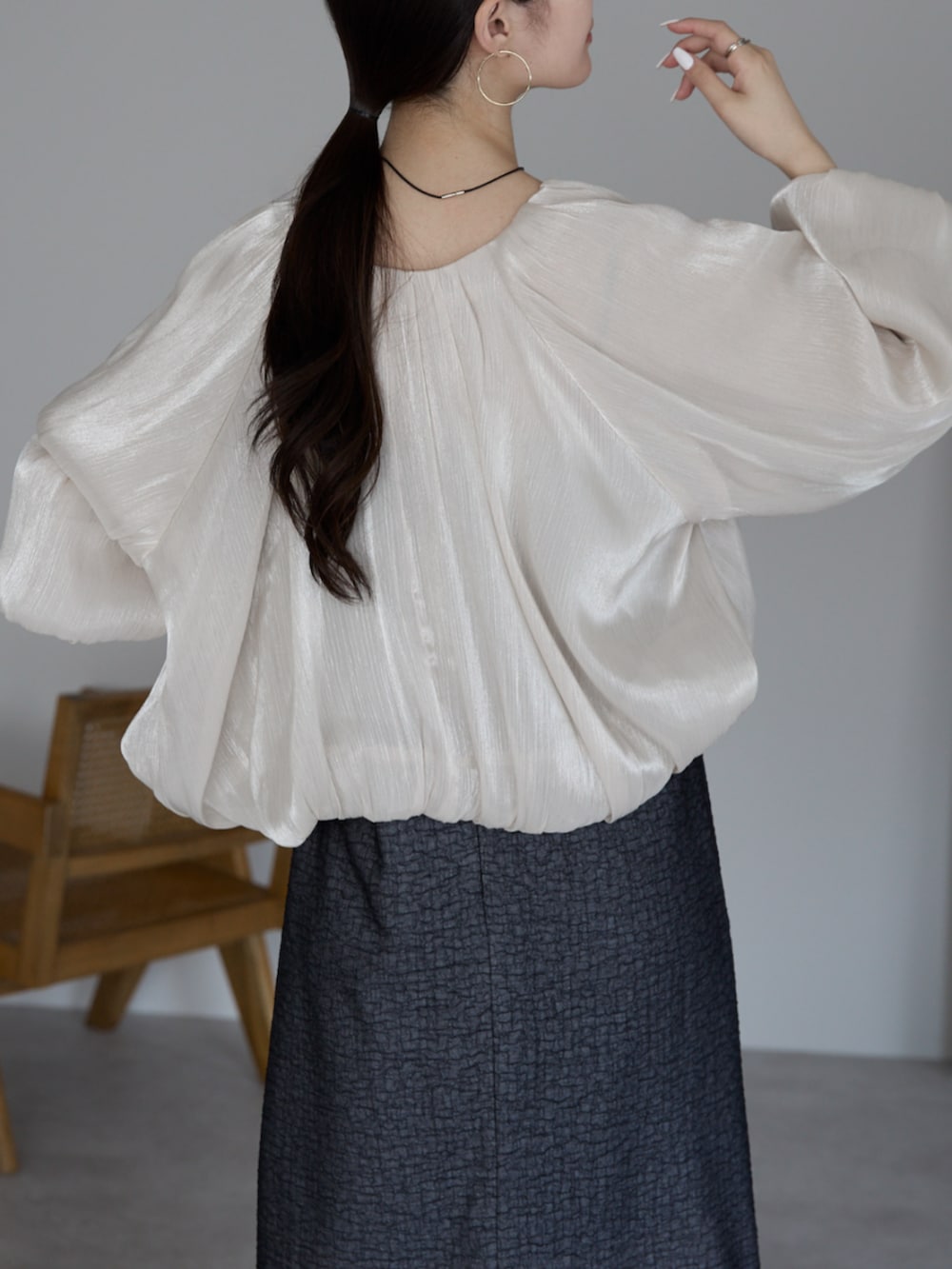 「ふんわり、ふんわりシルエット、ふんわりブラウス、ふんわりフェミニン、ふんわり袖、ふんわりコーデ、大人可愛い、パーティー、結婚式、オケージョン、ワンピーススタイル、大人コーデ、淡色コーデ、キレイめ、オトナカジュアル」｜「PREFERIRのボリュームスリーブ・ラメ楊柳ボレロ（カーディガン/ボレロ、ベージュ系）」を使った、PREFERIR_webさん（レディース・162cm）の夏コーディネートの5枚目の写真