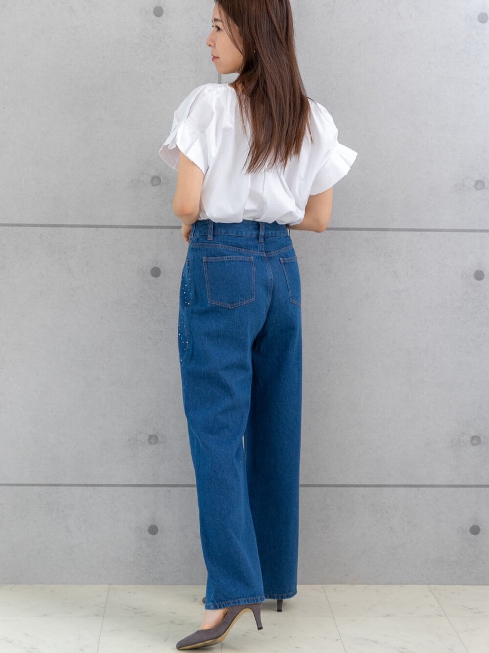 「デニム、デニムパンツ、デニムコーデ、ジーンズ、ジーンズコーデ、ジーンズパンツ、ジーンズ×Tシャツ、Gジャン、Gジャンコーデ、ワイドパンツ、ワイドデニム、ワイドパンツ 、ワイドデニムパンツ、ガーリーコーデ、30代コーデ」｜「PREFERIRのラインストーン付き ハイウエスト ワイドデニムパンツ(M,L)2サイズ（デニムパンツ、ブルー系）」を使った、PREFERIR_webさん（レディース・160cm）の春コーディネートの4枚目の写真