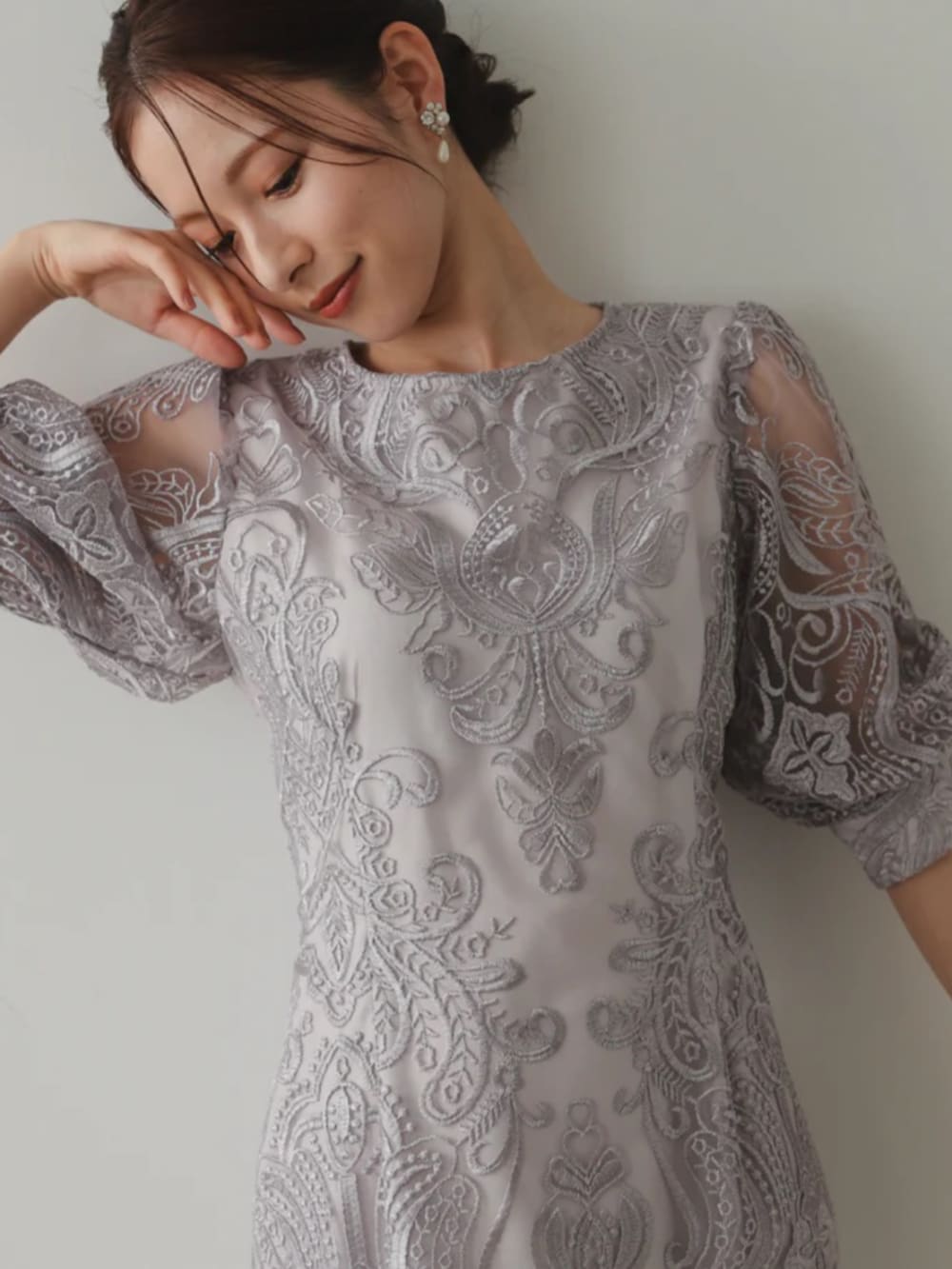 「タイトワンピース、タイト、タイトシルエット、タイトワンピ、春めき満開コーデ、淡色コーデ、ワンピース、春色、デートコーデ、お出かけコーデ、リボン、大人可愛い、パーティー、結婚式、オケージョン」｜「PREFERIRのボリューム袖 チュール刺繍レース バックリボン 結婚式 パーティー タイトドレス お呼ばれワンピース（ドレス、パープル系）」を使った、PREFERIR_webさん（レディース・163cm）の春コーディネートの4枚目の写真