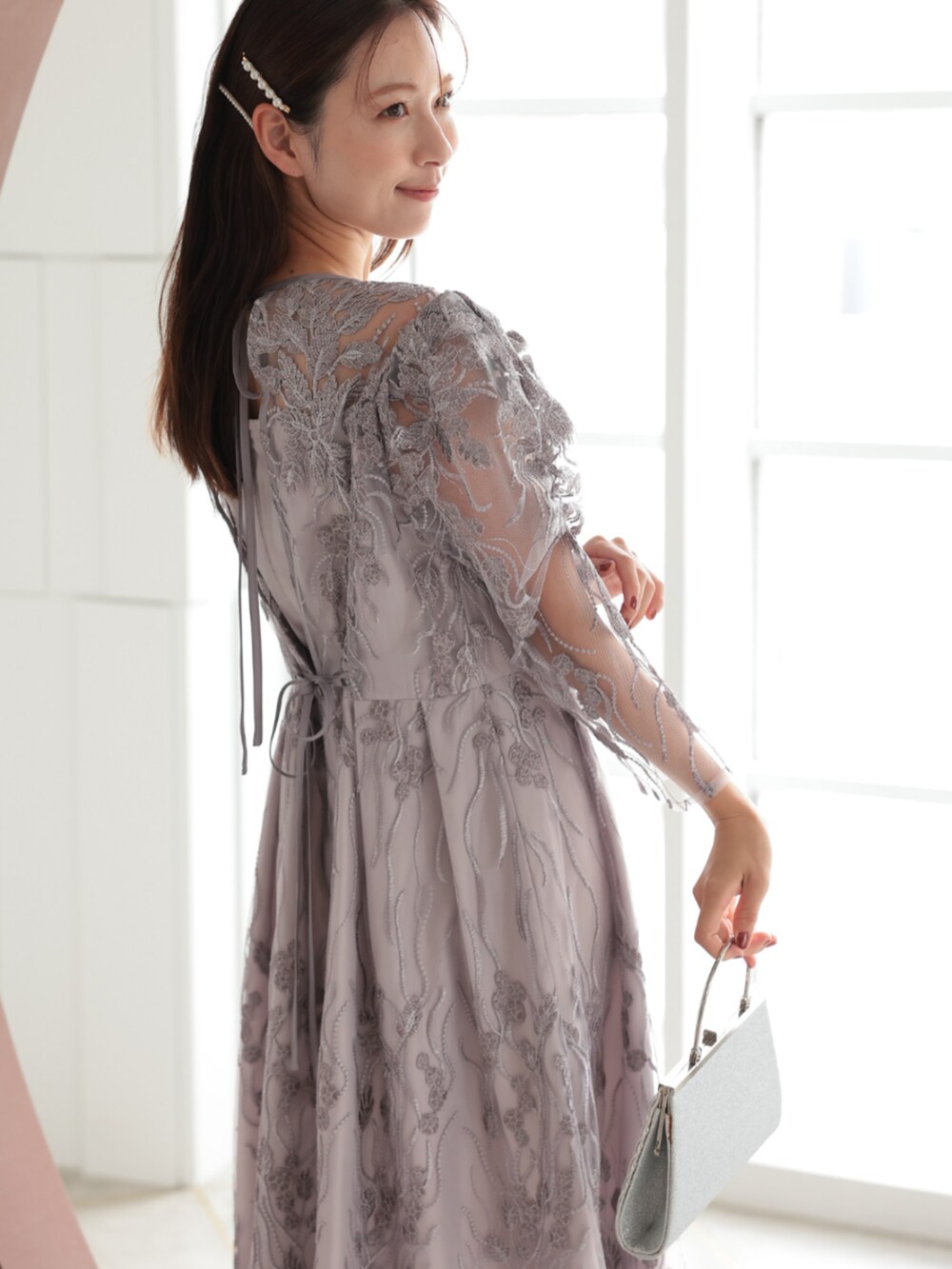 「チャンキーヒール、チャンキーヒールパンプス、チャンキーヒール美脚パンプス、チャンキーヒールサンダル、安心設計パンプス、ボタニカル柄、ボタニカルワンピース、大人可愛い、パーティー、結婚式、オケージョン、ワンピーススタイル、ワンピースコーデ、きれいめコーディネート、春服コーデ」｜「PREFERIRのボタニカル刺繍レース結婚式 パーティードレス（ドレス、パープル系）」を使った、PREFERIR_webさん（レディース・163cm）の春コーディネートの10枚目の写真