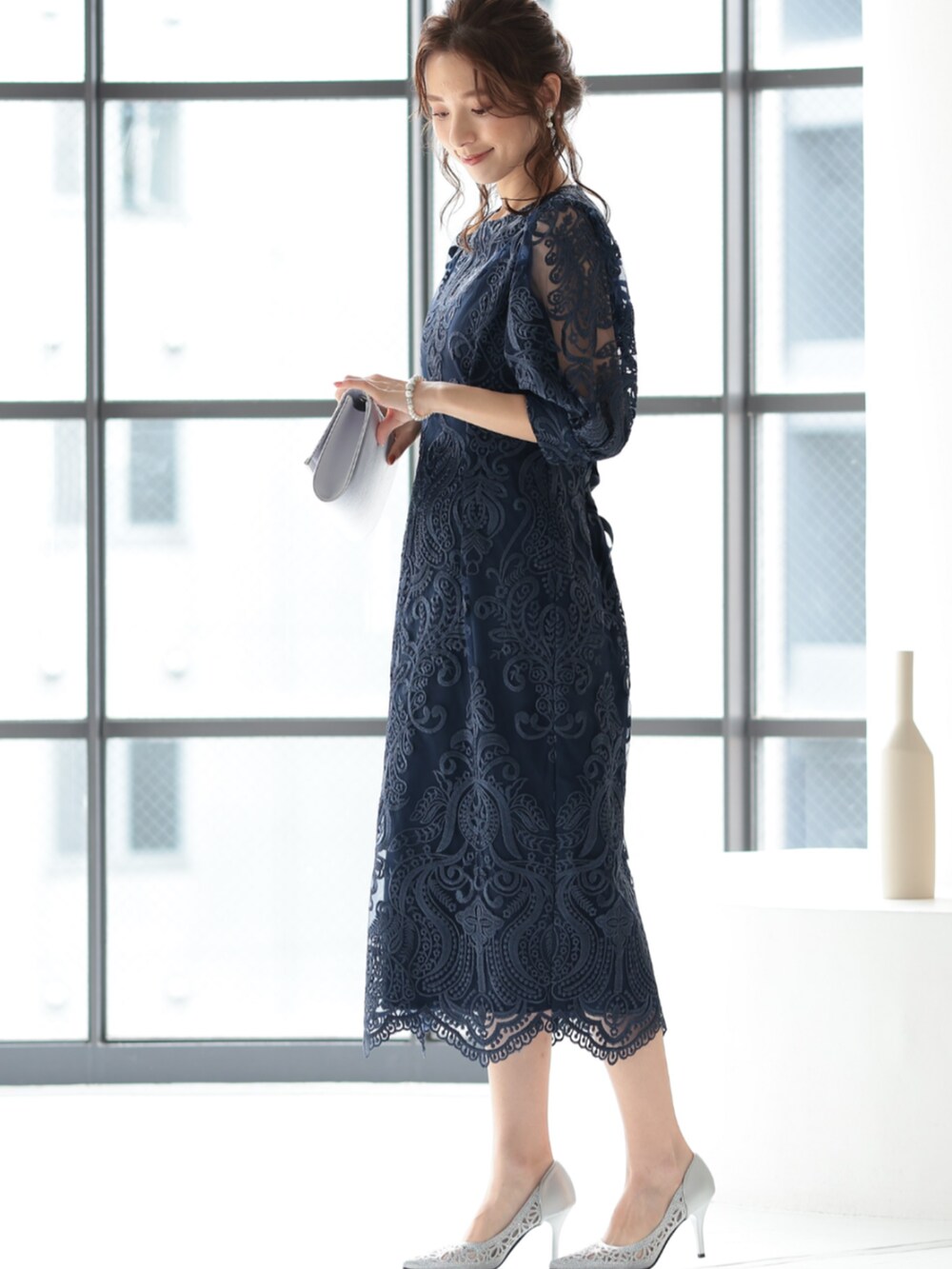 「タイトワンピース、タイト、タイトシルエット、タイトワンピ、大人可愛い、パーティー、結婚式、オケージョン、プレフェリール、PREFERIR、高身長女子コーデ、ママファッション、きれいめコーデ、初春コーデ、春ファッション」｜「PREFERIRの刺繍レース バックリボン タイトドレス（ドレス、ブルー系）」を使った、PREFERIR_webさん（レディース・163cm）の春コーディネートの4枚目の写真