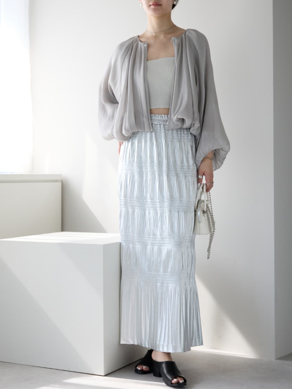 「ボレロ、ボレロカーデ、ボレロカーディガン、ボレロコーデ、ボレロジャケット、大人可愛い、パーティー、結婚式、オケージョン、プレフェリール、ゆるコーデ、大人かわいい、夏コーデ、冷房対策、冷房対策コーデ」｜「PREFERIRのボリュームスリーブ・ラメ楊柳ボレロ（カーディガン/ボレロ、グレー系）」を使った、PREFERIR_webさん（レディース・162cm）の夏コーディネートの2枚目の写真