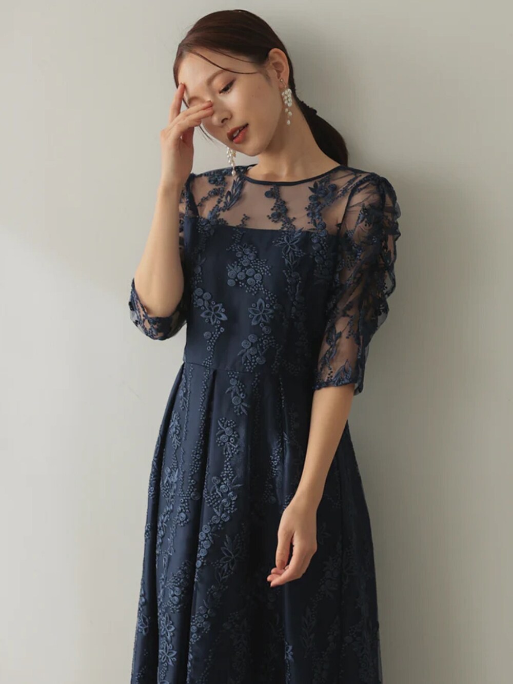 「チャンキーヒール、チャンキーヒールパンプス、チャンキーヒール美脚パンプス、チャンキーヒールサンダル、リボン、ワンピース、大人可愛い、パーティー、オケージョン、結婚式、おでかけコーデ、ワンピースコーデ、大人女子、春、春ファッション」｜「PREFERIRの【PREFERIR】刺繍 レース バックリボン 結婚式 パーティ ドレス.（ドレス、ブルー系）」を使った、PREFERIR_webさん（レディース・163cm）の春コーディネートの5枚目の写真