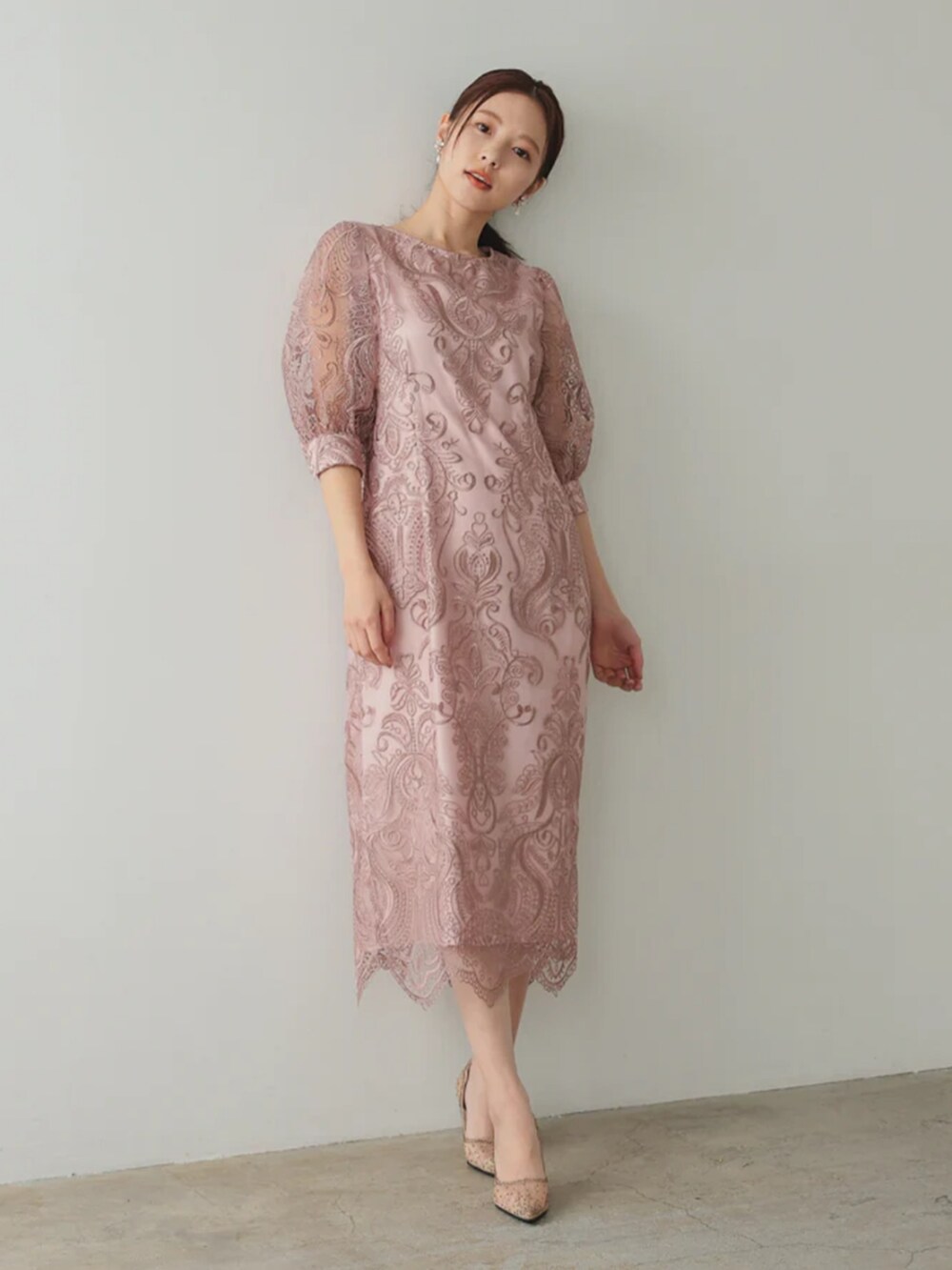 「春色、春めき満開コーデ、大人可愛い、パーティー、結婚式、オケージョン、プレフェリール、PREFERIR、キレイめコーデ、大人ガーリー、キレイめ、春、春服、タイトワンピース、タイトシルエット」｜「PREFERIRの【PREFERIR】刺繍レース バックリボン タイト ワンピース パーティ 結婚式 ドレス（ドレス、ピンク系）」を使った、PREFERIR_webさん（レディース・163cm）の春コーディネートの2枚目の写真