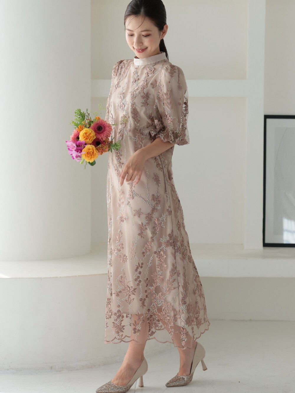 「大人可愛い、パーティー、結婚式、オケージョン、プレフェリール、PREFERIR、チャンキーヒールパンプス、チャンキーヒール、オトナ女子、きれいめコーディネート、30代コーデ、お洒落さんとつながりたい、お呼ばれスタイル、成人式、結婚式二次会スタイル」｜「PREFERIRのグリッター ビジュー 結婚式 パーティー 二次会 パンプス（パンプス、ゴールド系）」を使った、PREFERIR_webさん（レディース・163cm）の冬コーディネートの2枚目の写真