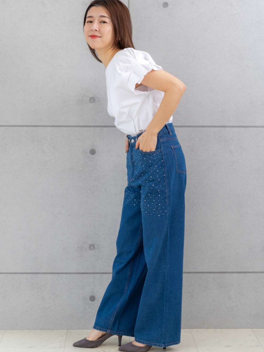 「デニム、デニムパンツ、デニムコーデ、ジーンズ、ジーンズコーデ、ジーンズパンツ、ラインストーン、ラインストーンデニム、ラインストーンパンツ、ラインストーンデニムコーデ、ワイドデニム、キレイめカジュアル、トレンド、カジュアルガーリー、春服」｜「PREFERIRのラインストーン付き ハイウエスト ワイドデニムパンツ(M,L)2サイズ（デニムパンツ、ブルー系）」を使った、PREFERIR_webさん（レディース・160cm）の春コーディネートの5枚目の写真