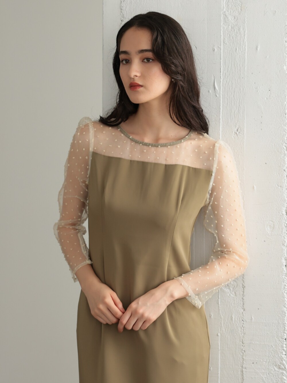 「入学式、入学式コーデ、入学式ママコーデ、春めき満開コーデ、大人可愛い、パーティー、結婚式、オケージョン、きれいめコーデ、デート、春カラー、ベージュ、初夏コーデ、30代コーデ、ワンピースコーデ」｜「PREFERIRのグリッター ビジュー 結婚式 パーティー 二次会 パンプス（パンプス、ブラック系）」を使った、PREFERIR_webさん（レディース・167cm）の春コーディネートの7枚目の写真