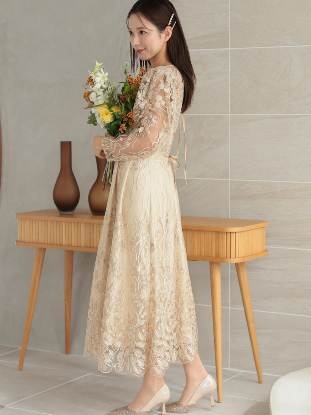「ボタニカル柄、ボタニカルレースワンピース、刺繍ワンピース、レースワンピース、大人可愛い、パーティー、結婚式、オケージョン、プレフェリール、PREFERIR、ワンピーススタイル、ワンピースコーデ、卒業式コーデ、初春コーデ、春服」｜「PREFERIRのボタニカル刺繍レース結婚式 パーティードレス（ドレス、ベージュ系）」を使った、PREFERIR_webさん（レディース・163cm）の冬コーディネートの4枚目の写真