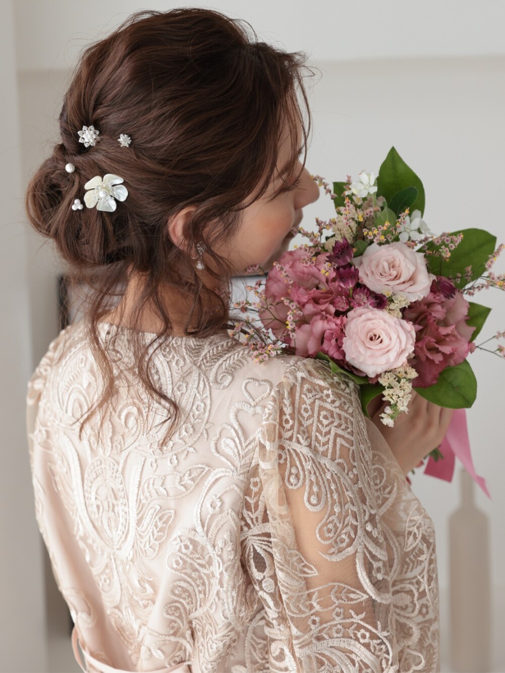「タイトワンピース、タイト、タイトシルエット、タイトワンピ、春めき満開コーデ、大人可愛い、パーティー、結婚式、オケージョン、春服、大人女子、お出かけコーデ、春カラー、春服コーデ、初夏コーデ」｜「PREFERIRの刺繍レース バックリボン タイトドレス（ドレス、ベージュ系）」を使った、PREFERIR_webさん（レディース・163cm）の春コーディネートの8枚目の写真