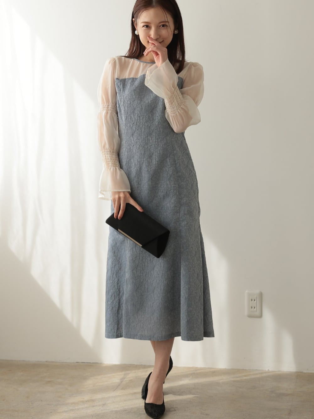 「最近のいい感じコーデ、休日スタイル、お出かけコーデ、大人可愛い、パーティー、結婚式、オケージョン、プレフェリール、PREFERIR、ガーリーコーデ、ワンピースコーデ、GWお出かけコーデ、春カラー、フレンチガーリー、キレイめ」｜「PREFERIRのグリッター ビジュー 結婚式 パーティー 二次会 パンプス（パンプス、ブラック系）」を使った、PREFERIR_webさん（レディース・163cm）の春コーディネートの2枚目の写真