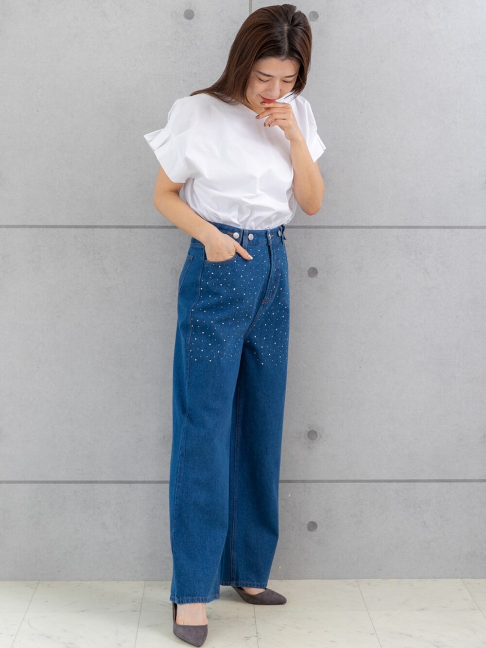 「デニム、デニムパンツ、デニムコーデ、ジーンズ、ジーンズコーデ、ジーンズパンツ、ジーンズ×Tシャツ、Gジャン、Gジャンコーデ、ワイドパンツ、ワイドデニム、ワイドパンツ 、ワイドデニムパンツ、ガーリーコーデ、30代コーデ」｜「PREFERIRのラインストーン付き ハイウエスト ワイドデニムパンツ(M,L)2サイズ（デニムパンツ、ブルー系）」を使った、PREFERIR_webさん（レディース・160cm）の春コーディネートの3枚目の写真