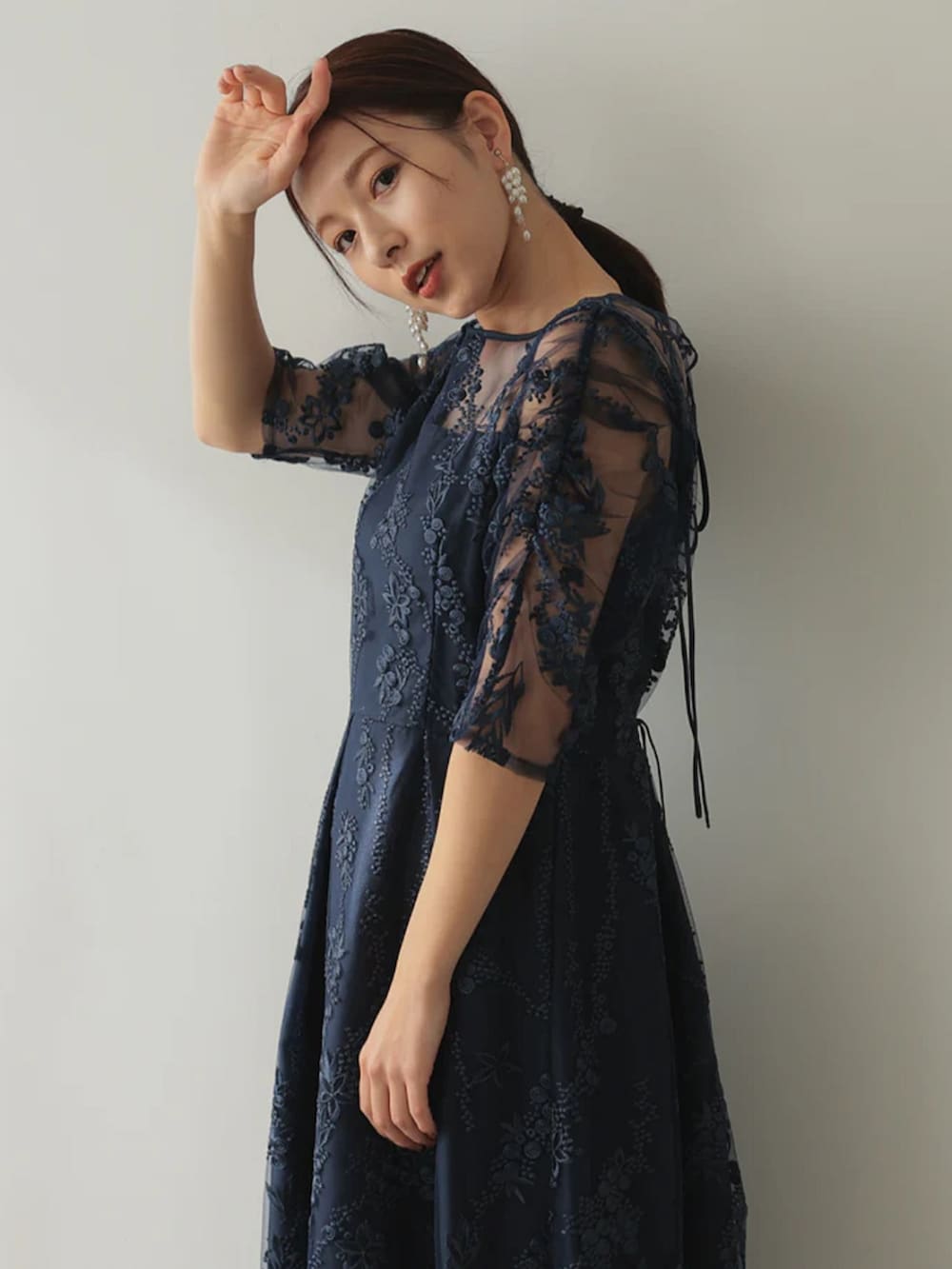 「チャンキーヒール、チャンキーヒールパンプス、チャンキーヒール美脚パンプス、チャンキーヒールサンダル、リボン、ワンピース、大人可愛い、パーティー、オケージョン、結婚式、おでかけコーデ、ワンピースコーデ、大人女子、春、春ファッション」｜「PREFERIRの【PREFERIR】刺繍 レース バックリボン 結婚式 パーティ ドレス.（ドレス、ブルー系）」を使った、PREFERIR_webさん（レディース・163cm）の春コーディネートの6枚目の写真