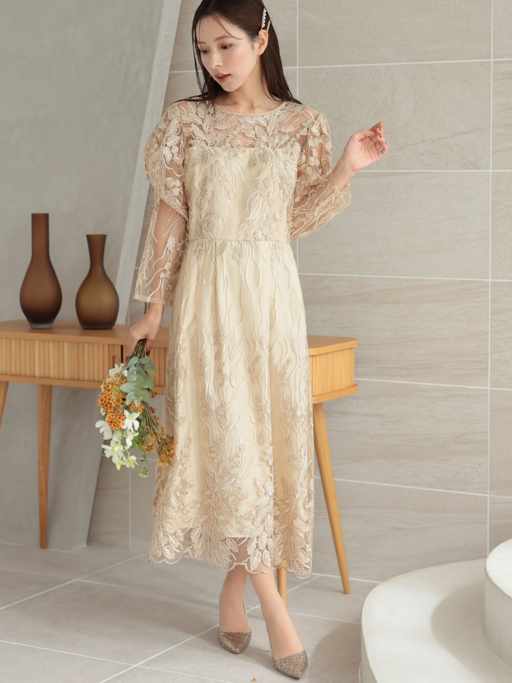「ボタニカル柄、ボタニカルレースワンピース、刺繍ワンピース、レースワンピース、大人可愛い、パーティー、結婚式、オケージョン、プレフェリール、PREFERIR、ワンピーススタイル、ワンピースコーデ、卒業式コーデ、初春コーデ、春服」｜「PREFERIRのボタニカル刺繍レース結婚式 パーティードレス（ドレス、ベージュ系）」を使った、PREFERIR_webさん（レディース・163cm）の冬コーディネートの3枚目の写真