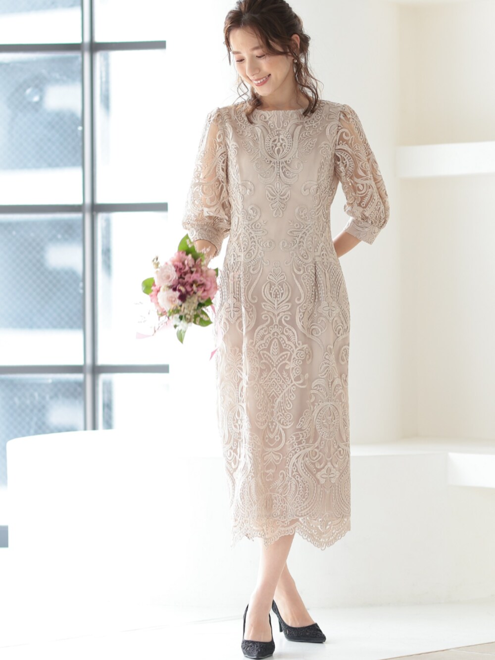 「タイトワンピース、タイト、タイトシルエット、タイトワンピ、春めき満開コーデ、大人可愛い、パーティー、結婚式、オケージョン、春服、大人女子、お出かけコーデ、春カラー、春服コーデ、初夏コーデ」｜「PREFERIRの刺繍レース バックリボン タイトドレス（ドレス、ベージュ系）」を使った、PREFERIR_webさん（レディース・163cm）の春コーディネートの2枚目の写真