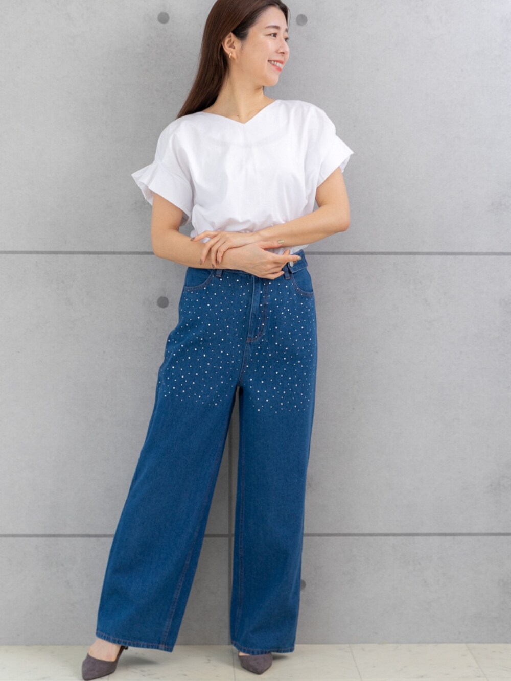 「デニム、デニムパンツ、デニムコーデ、ジーンズ、ジーンズコーデ、ジーンズパンツ、ジーンズ×Tシャツ、Gジャン、Gジャンコーデ、ワイドパンツ、ワイドデニム、ワイドパンツ 、ワイドデニムパンツ、ガーリーコーデ、30代コーデ」｜「PREFERIRのラインストーン付き ハイウエスト ワイドデニムパンツ(M,L)2サイズ（デニムパンツ、ブルー系）」を使った、PREFERIR_webさん（レディース・160cm）の春コーディネートの2枚目の写真