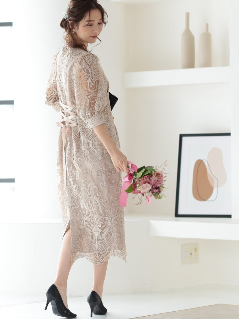 「タイトワンピース、タイト、タイトシルエット、タイトワンピ、春めき満開コーデ、大人可愛い、パーティー、結婚式、オケージョン、春服、大人女子、お出かけコーデ、春カラー、春服コーデ、初夏コーデ」｜「PREFERIRの刺繍レース バックリボン タイトドレス（ドレス、ベージュ系）」を使った、PREFERIR_webさん（レディース・163cm）の春コーディネートの4枚目の写真