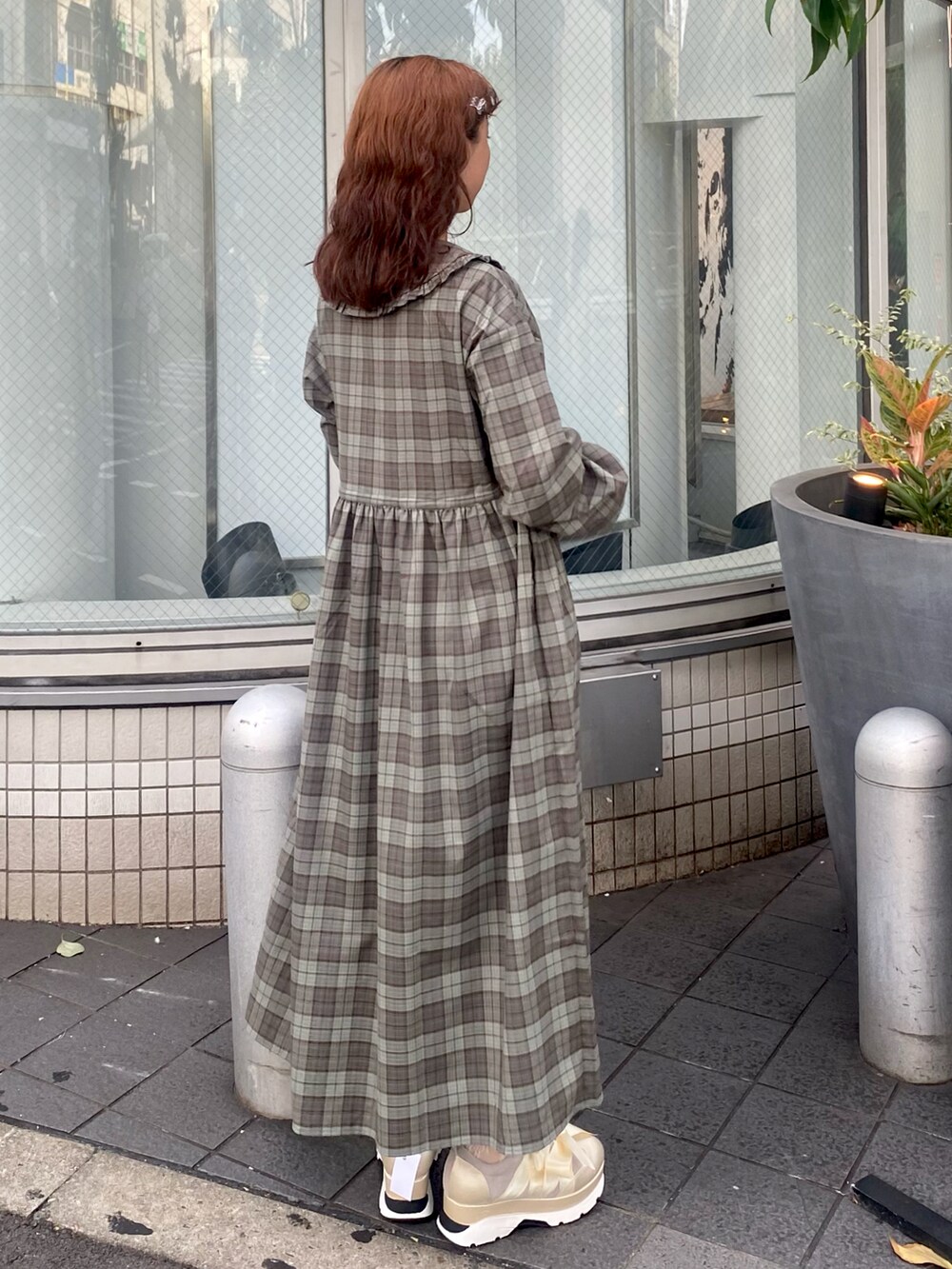 「merry jenny、merryjenny、メリージェニー、ラクチンコーデ、くまさん、秋のコーデ、真夏のアクティブスタイル、シンプル、ロングワンピース、低身長、秋服準備はじめました、メンズライク、リラックススタイル、ガーリー、いいね、save、フォローお願いします🤑」|「merry jennyのbear刺繍チェックワンピース(ワンピース、ブルー系)」を使った、merry jenny 梅田店さん(レディース・154cm)の夏コーディネートの2枚目の写真