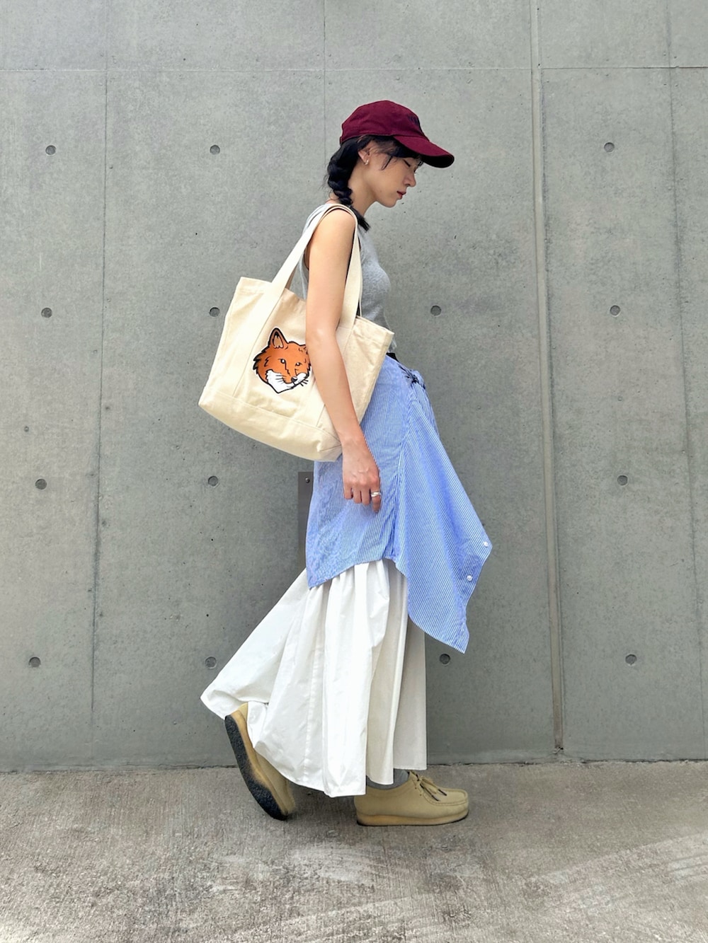 「お出かけコーデ、夏コーデ、シンプルコーデ、UNIQLO、ユニクロ、キャップ、タンクトップ、スカート、オトナカジュアル、カジュアル、トートバッグ、アツいコーデ全部見せ」|「ADAM ET ROPE'の〈追加〉タフタティアードスカート(スカート、ホワイト系)」を使った、UMIさん(骨格ナチュラル・レディース・165cm)の夏コーディネートの2枚目の写真
