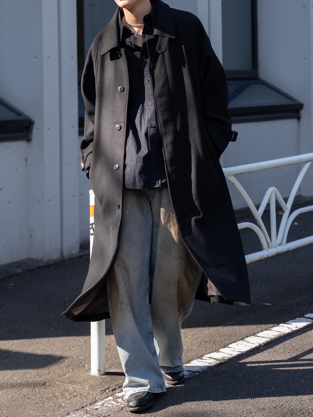 KAI|CASPER JOHNのステンカラーコートを使ったコーディネート - WEAR