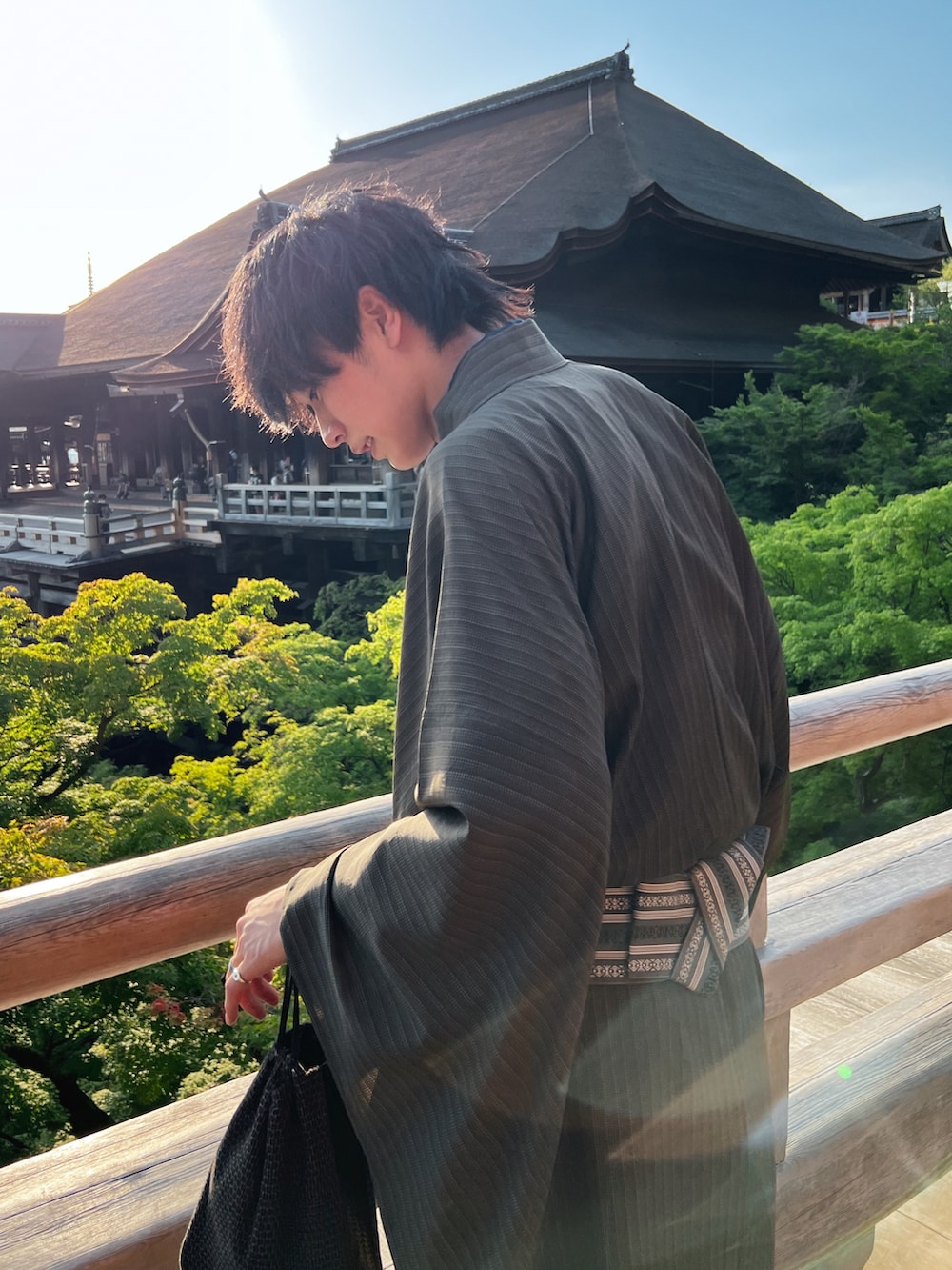 「夏、着物、浴衣、和装、巾着バッグ、帯、下駄、足袋、カーキ」｜「IRODORIのirodori kyoto（着物、グリーン系）」を使った、KAIさん（メンズ・183cm）の夏コーディネートの4枚目の写真