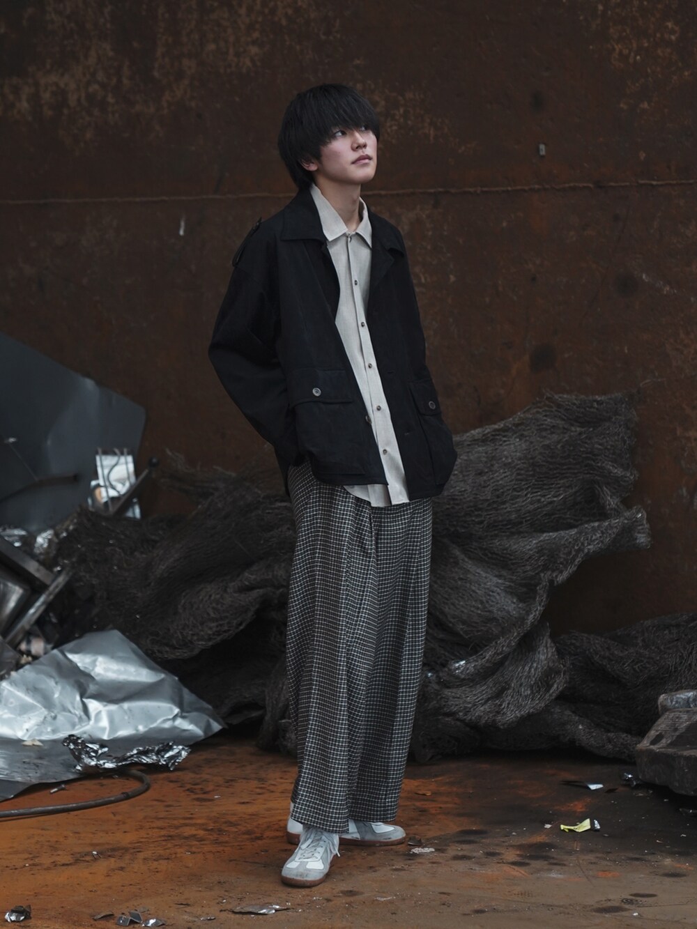 「秋コーデ、カジュアルコーデ、m47、ブルゾン、秋服、キレイめ、チェックパンツ、ジャーマントレーナー」｜「CASPER JOHNのM-47 field jacket/M-47フィールドジャケット（ミリタリージャケット、ブラック系）」を使った、KAIさん（メンズ・183cm）の秋コーディネートの3枚目の写真