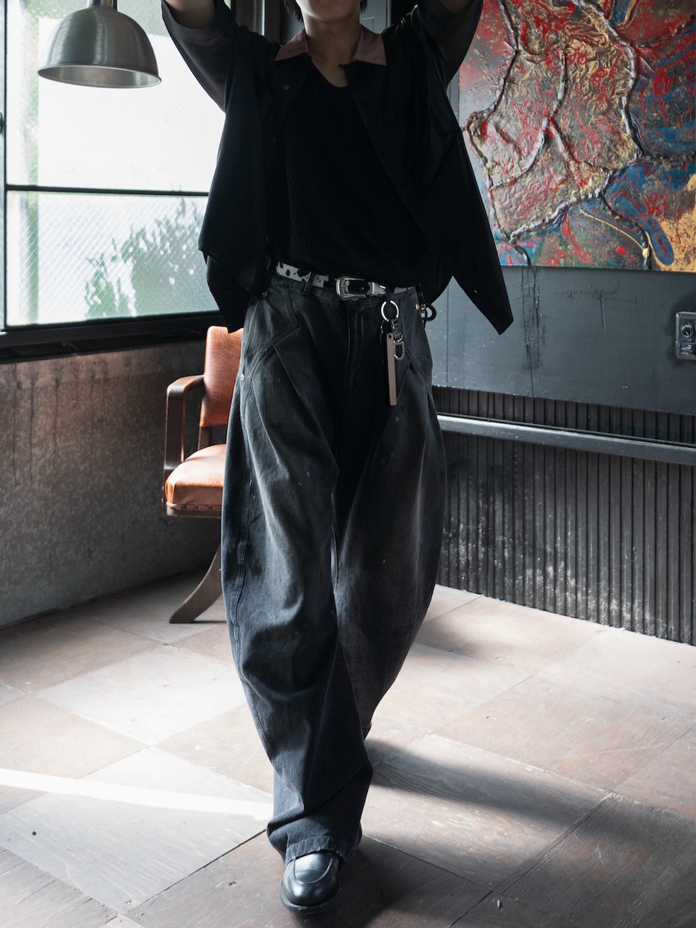 「初夏コーデ、休日コーデ、デニム、デニムパンツ、ボウリングシャツ、大人カジュアル」｜「MAISON SPECIALの【Wrangler】HAIR ON HIDE BELT【MAISON SPECIAL/メゾンスペシャル】（ベルト、その他）」を使った、KAIさん（メンズ・183cm）の夏コーディネートの3枚目の写真
