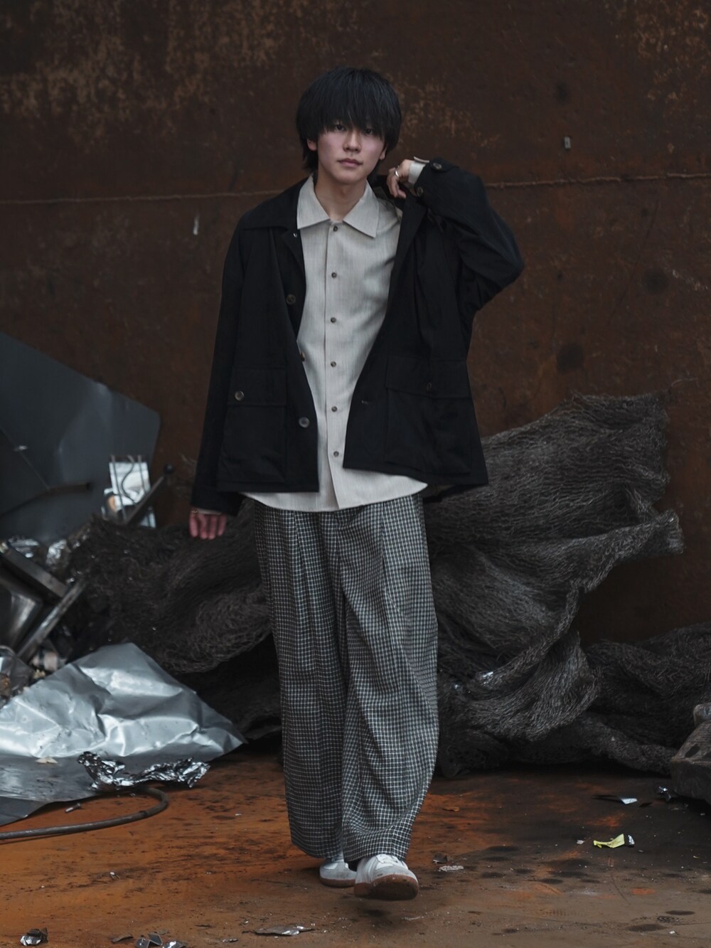 「秋コーデ、カジュアルコーデ、m47、ブルゾン、秋服、キレイめ、チェックパンツ、ジャーマントレーナー」｜「CASPER JOHNのM-47 field jacket/M-47フィールドジャケット（ミリタリージャケット、ブラック系）」を使った、KAIさん（メンズ・183cm）の秋コーディネートの2枚目の写真