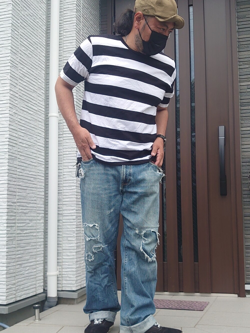 「今日のコーデ、デニムっていいよね、プチプラ、おじさん、おじさんコーデ、でぶ、Mr.Babe、GU、おしゃれさんと繋がりたい、初夏コーデ、40代ファッション、おじさんの休日、大人コーデ、GUコーデ、夏」｜「GUのアイテム（シューズ、ブラック系）」を使った、神田誠二さん（メンズ・168cm）の夏コーディネートの3枚目の写真