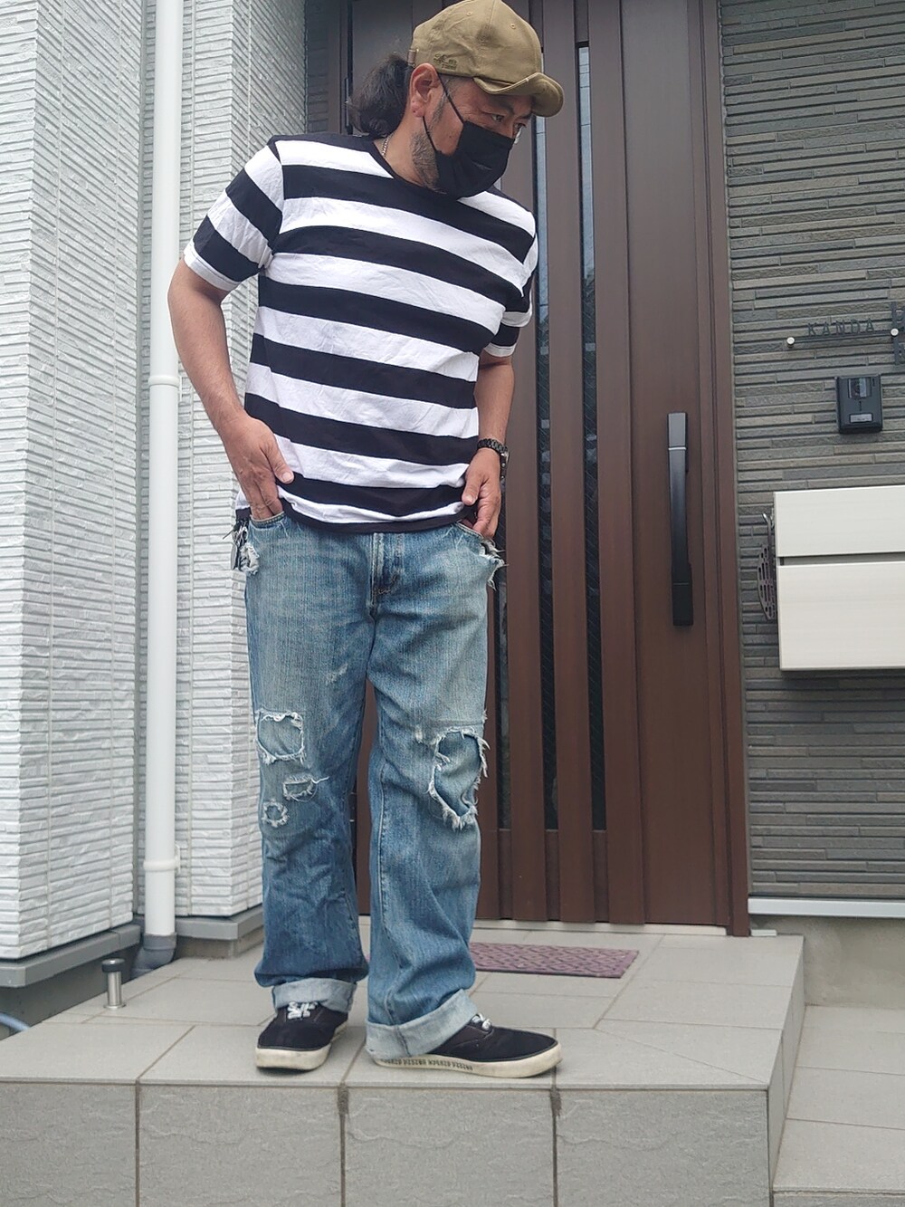 「今日のコーデ、デニムっていいよね、プチプラ、おじさん、おじさんコーデ、でぶ、Mr.Babe、GU、おしゃれさんと繋がりたい、初夏コーデ、40代ファッション、おじさんの休日、大人コーデ、GUコーデ、夏」｜「GUのアイテム（シューズ、ブラック系）」を使った、神田誠二さん（メンズ・168cm）の夏コーディネートの2枚目の写真