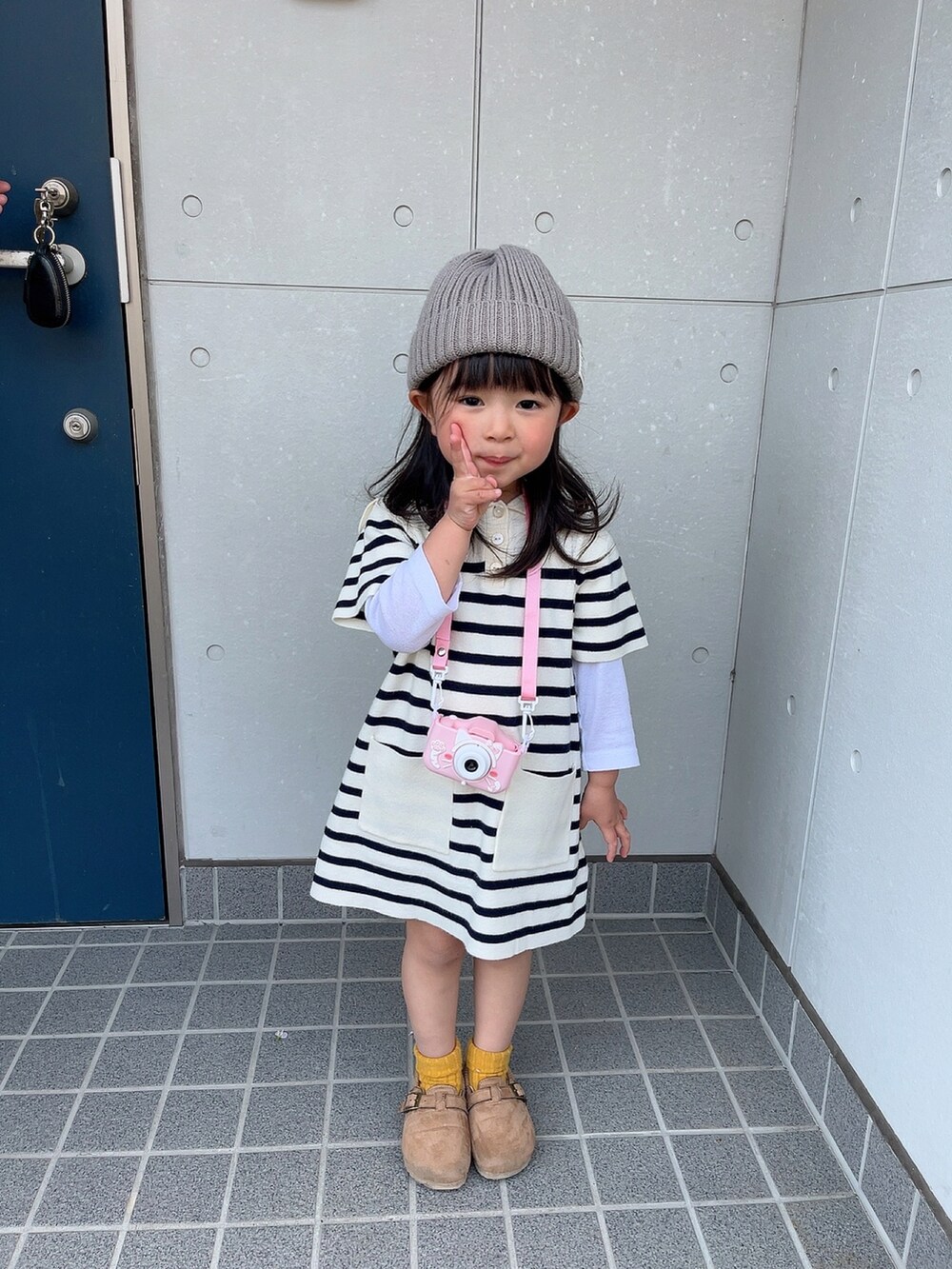 「おんなのこコーデ、女の子ファッション、春服みてみて、カラーソックス、kids、おんなのこ」｜「しまむらのアイテム（ニットキャップ/ビーニー、グレー系）」を使った、rihoさん（キッズ・80cm）の春コーディネートの2枚目の写真