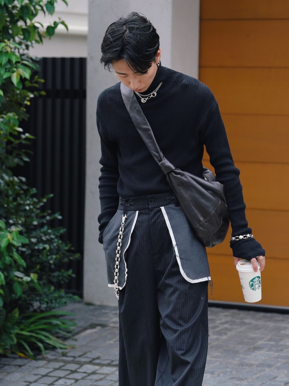Feng Chen Wangのスラックスを使った人気ファッションコーディネート