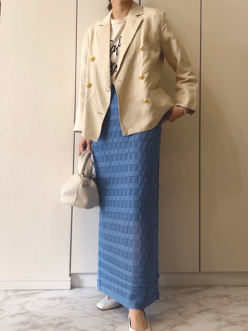 「Emmataylor、PR、リネン、リネンジャケット、テーラードジャケット、ジャケット、タイトスカート、styledoor、オトナカジュアル、きれいめカジュアル、ママコーデ」｜「Emma Taylorのリネンヴィンテージダブルジャケット（テーラードジャケット、ベージュ系）」を使った、NAnaさん（レディース・158cm）の春コーディネートの3枚目の写真