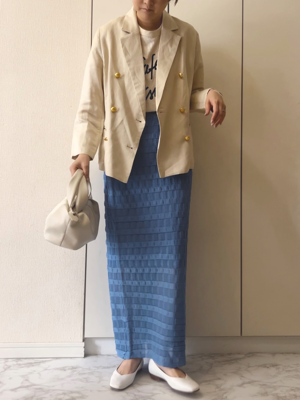 「Emmataylor、PR、リネン、リネンジャケット、テーラードジャケット、ジャケット、タイトスカート、styledoor、オトナカジュアル、きれいめカジュアル、ママコーデ」｜「Emma Taylorのリネンヴィンテージダブルジャケット（テーラードジャケット、ベージュ系）」を使った、NAnaさん（レディース・158cm）の春コーディネートの2枚目の写真