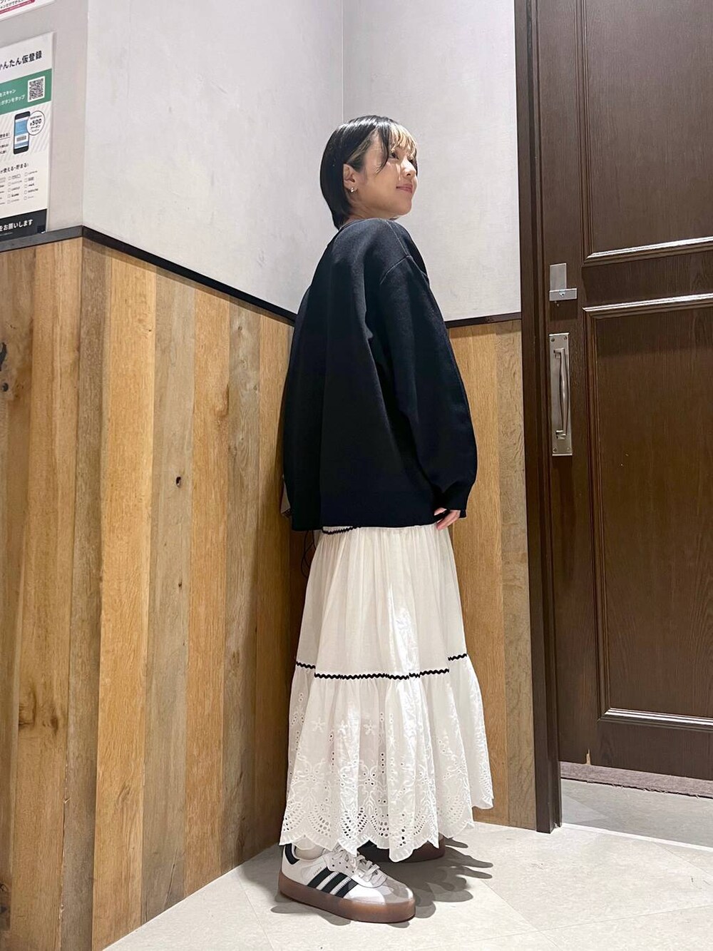 「体型カバー、カジュアル、若見え、ユニセックス、ジャケット、スカート、ママコーデ、楽ちんコーデ、ウォッシャブル」｜「RAGEBLUEの2WAYスタンドカラーハンティングジャケット（ミリタリージャケット、ベージュ系）」を使った、ミンチャンさん（レディース・155cm）の秋コーディネートの6枚目の写真