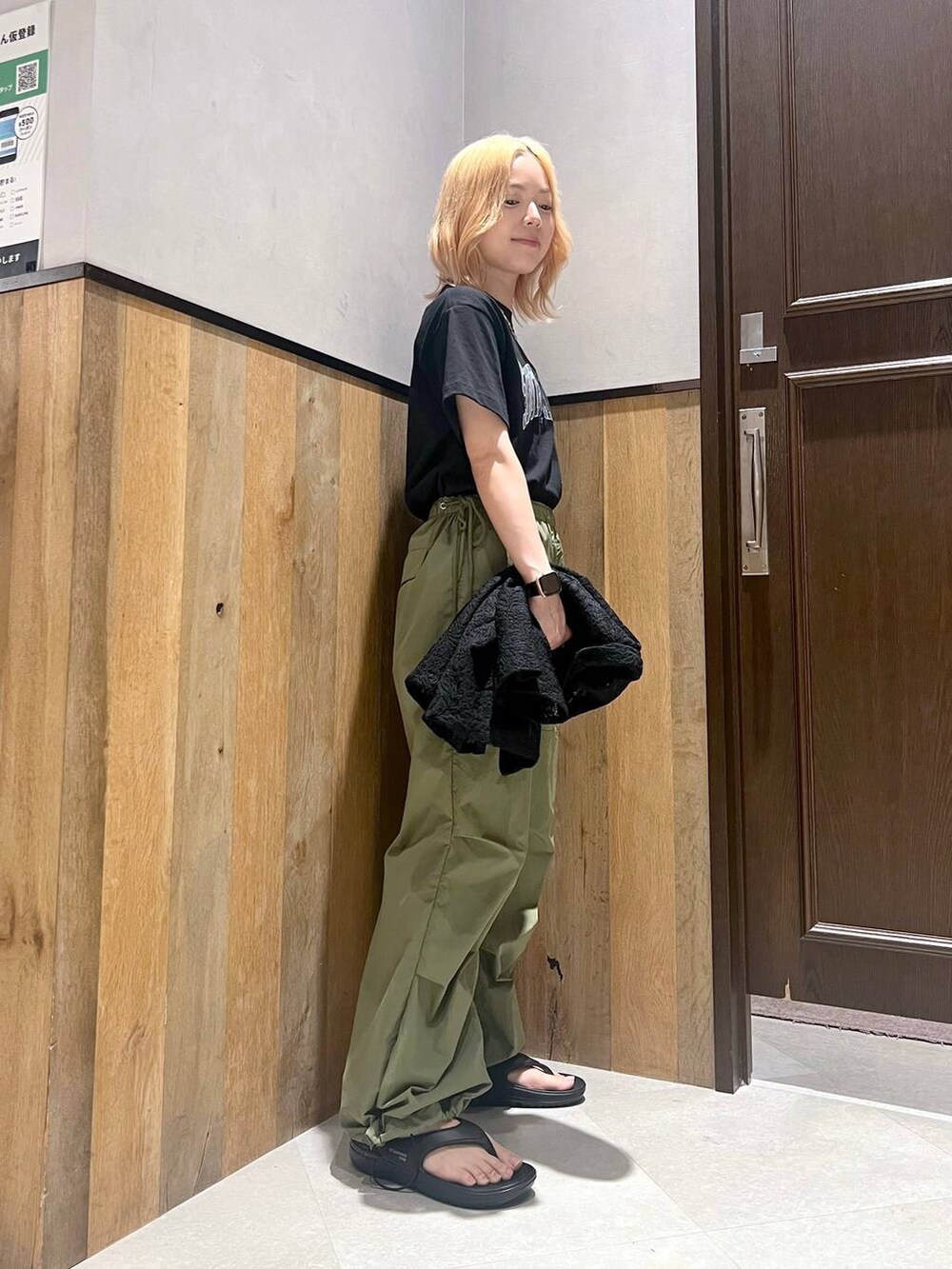 「体型カバー、カジュアル、若見え、サマーセール、セールコーデ」｜「MEIの【MEI/メイ】Tong Sandal/トングサンダル（サンダル、ブラック系）」を使った、ミンチャンさん（レディース・155cm）の夏コーディネートの6枚目の写真