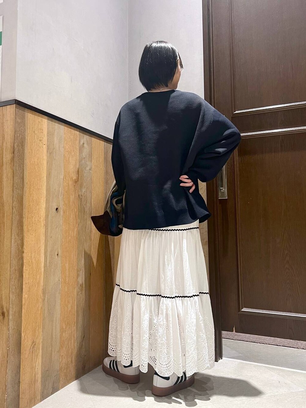 「体型カバー、カジュアル、若見え、ユニセックス、ジャケット、スカート、ママコーデ、楽ちんコーデ、ウォッシャブル」｜「RAGEBLUEの2WAYスタンドカラーハンティングジャケット（ミリタリージャケット、ベージュ系）」を使った、ミンチャンさん（レディース・155cm）の秋コーディネートの7枚目の写真