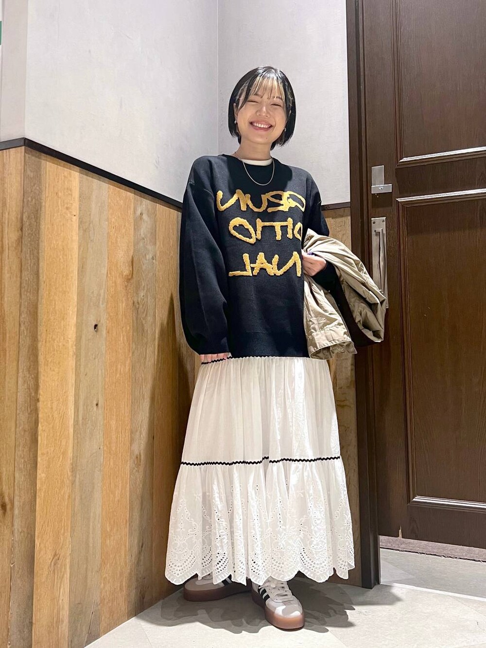 「体型カバー、カジュアル、若見え、ユニセックス、ジャケット、スカート、ママコーデ、楽ちんコーデ、ウォッシャブル」｜「RAGEBLUEの2WAYスタンドカラーハンティングジャケット（ミリタリージャケット、ベージュ系）」を使った、ミンチャンさん（レディース・155cm）の秋コーディネートの5枚目の写真