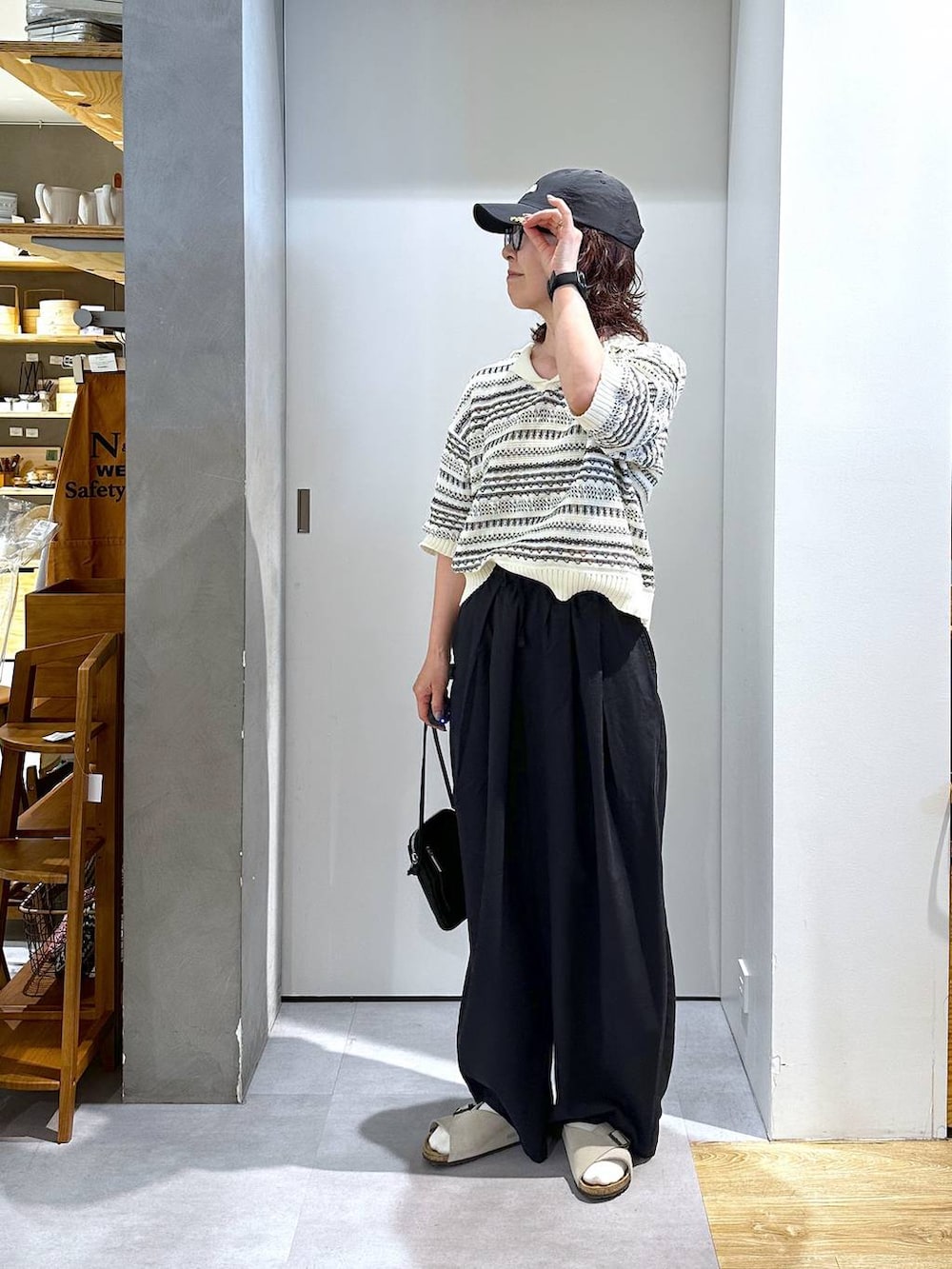 「Over40スタッフ、接触冷感、ニット、キャップ、ベーシック/シンプル、カジュアル、メンズライク、ママコーデ、楽ちんコーデ、春コーデ、クリップスタッフ_studio CLIP、ナチュラル、studio CLIP、50代前半です、おでかけ」｜「studio CLIPの【daily CLIP】odds ステッチCAP（キャップ、ブラック系）」を使った、さちち さん（レディース・156cm）の夏コーディネートの6枚目の写真