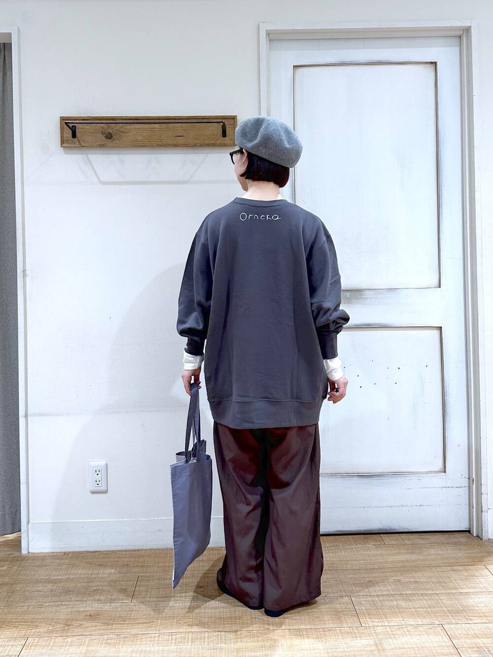 「パンツ、ロンT、ベーシック/シンプル、カジュアル、ラフ、ママコーデ、楽ちんコーデ、秋コーデ、クリップスタッフ_studio CLIP、studio CLIP、50代前半です、おでかけ、シンプルコーデ、Over40スタッフ」｜「studio CLIPの【みんなのリクエスト×佐藤かなさんコラボ】多機能ギャザーワイドパンツ[プチ・プラスサイズあり]（その他パンツ、ブラウン系）」を使った、さちち さん（レディース・156cm）の秋コーディネートの3枚目の写真