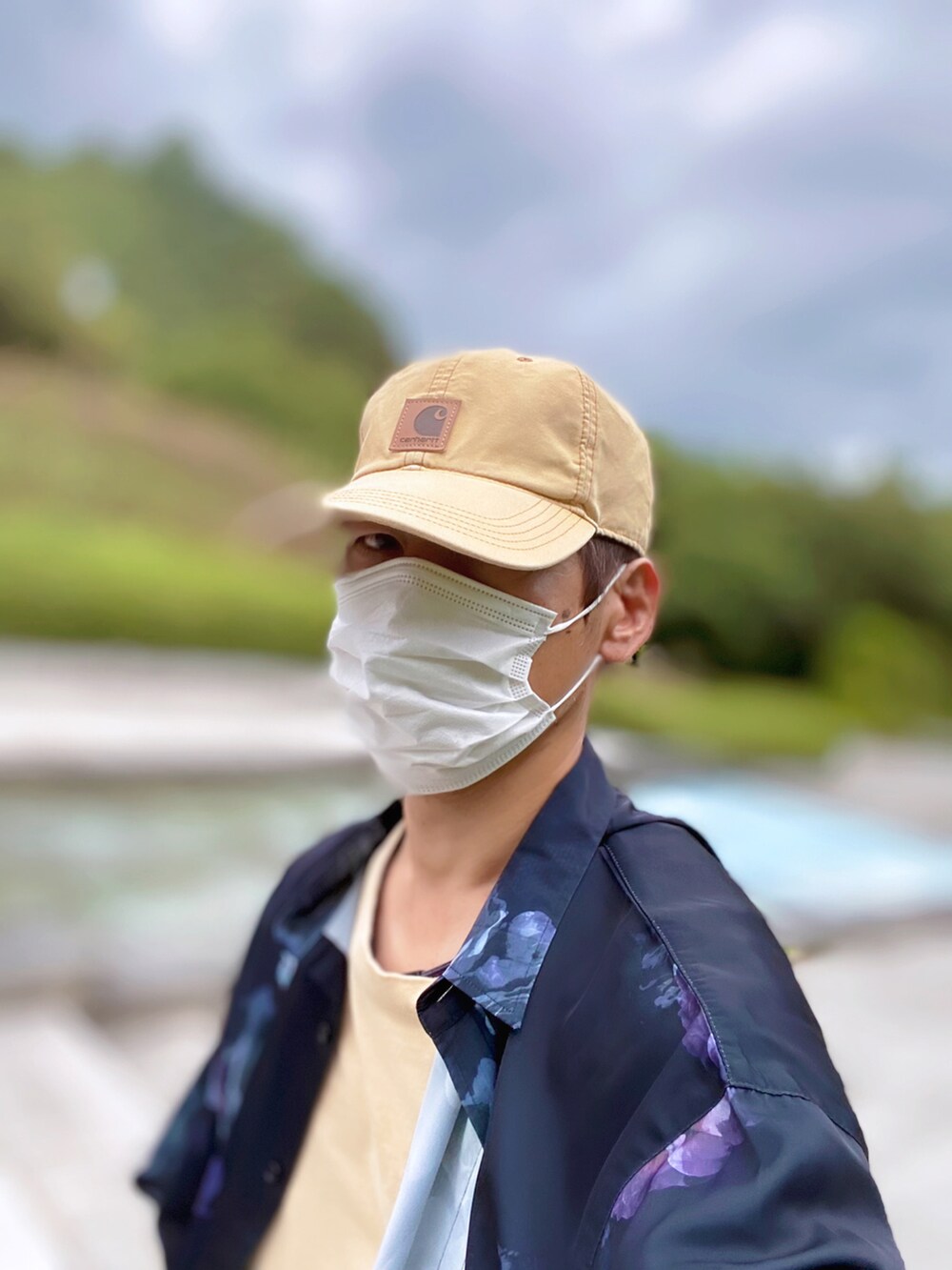 その他のシャツ/ブラウス、ベージュ系のTシャツ/カットソー、ベージュ系のその他パンツを着用したメンズの夏コーディネートの4枚目の写真