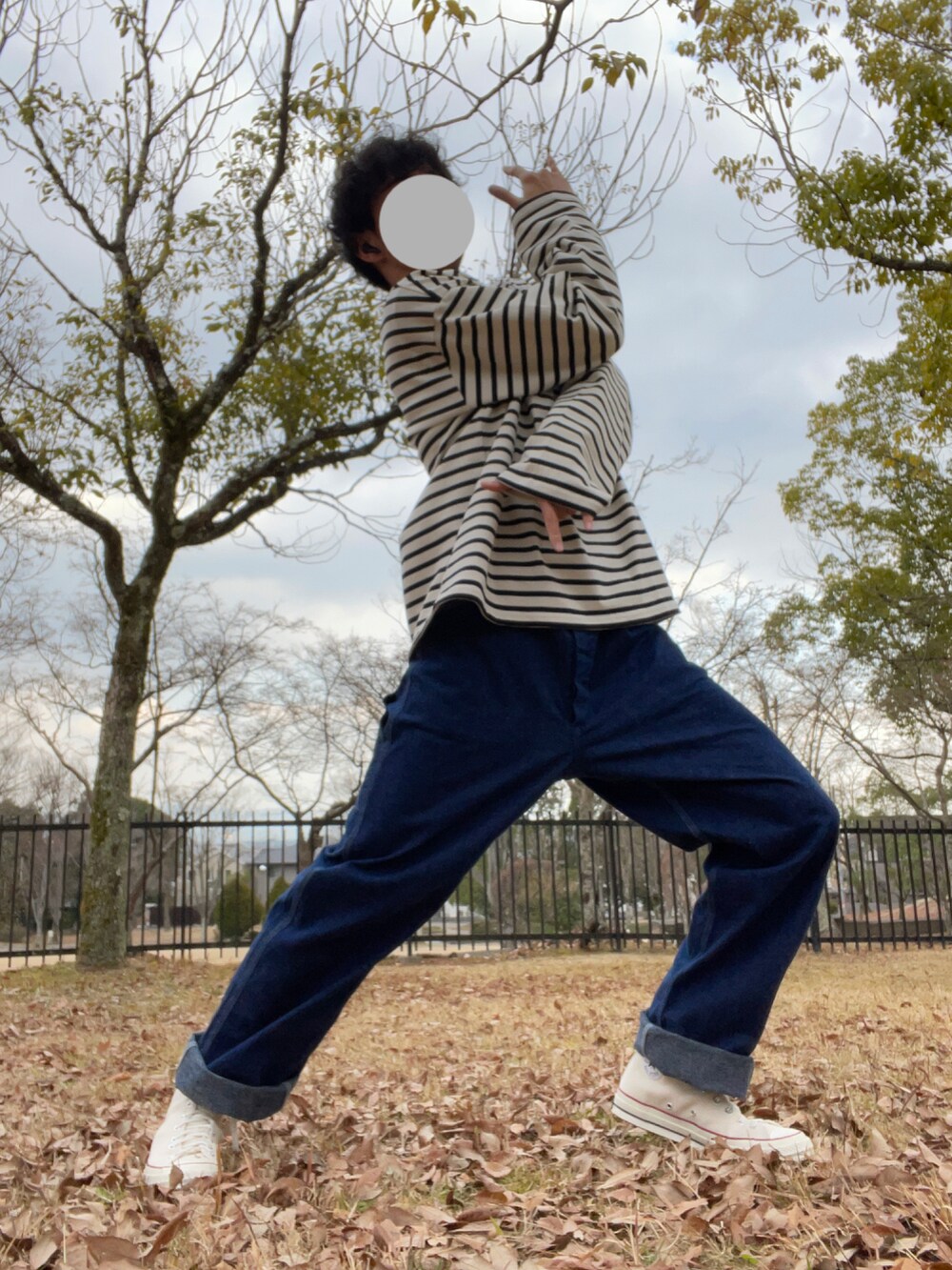 「春コーデ、シンプルコーデ、休日スタイル、orcival、ボーダー、バスクシャツ、orslow、ペインターパンツ、converse、コンバース、CT70s、ハイカットスニーカー、ジョジョの奇妙な冒険、ジョジョ立ち、キラークイーン」｜「orSlowのアイテム（デニムパンツ、ブルー系）」を使った、yoshiさん（メンズ・176cm）の冬コーディネートの2枚目の写真