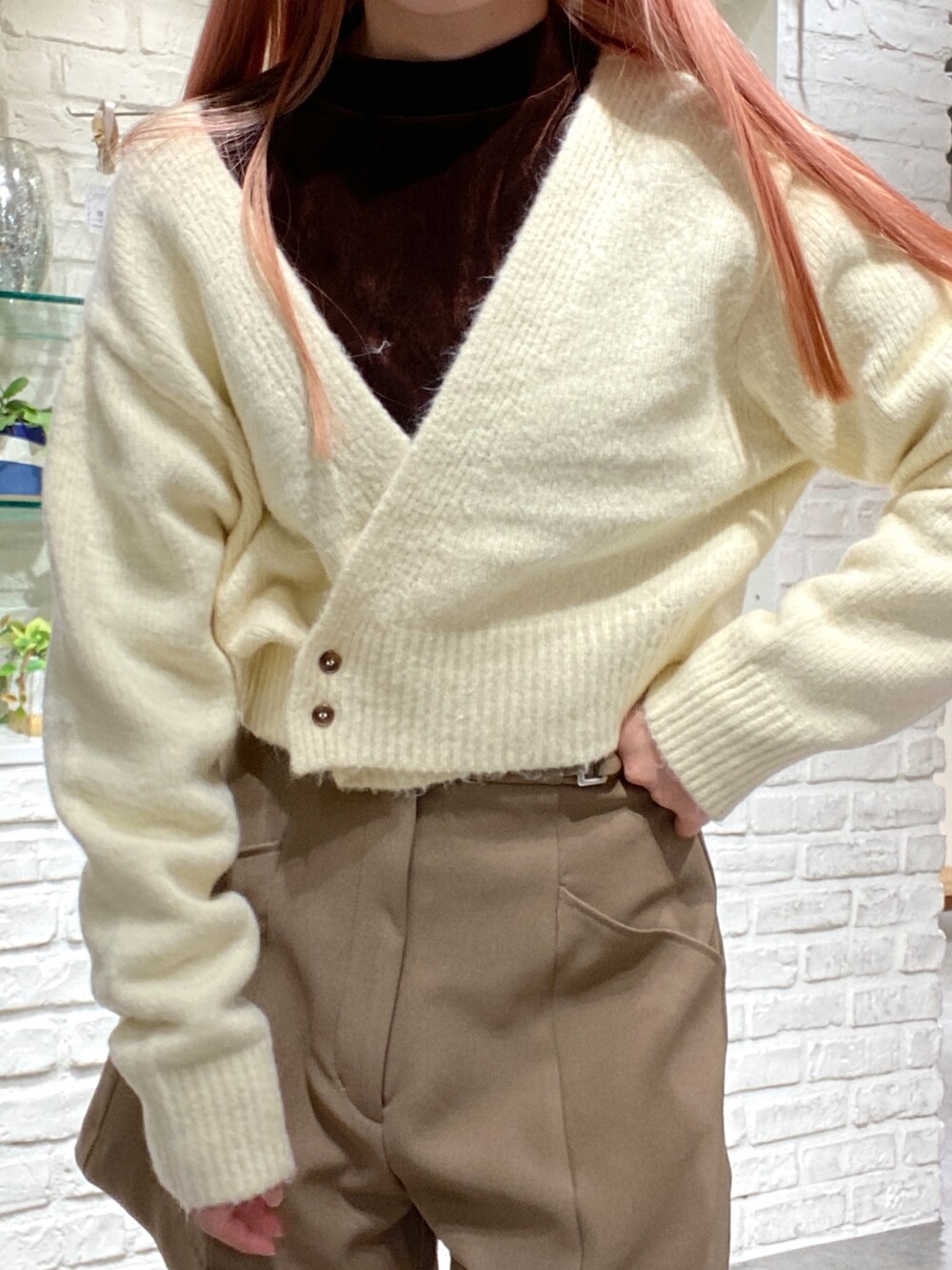 「骨格ウェーブ、低身長、低身長コーデ、秋コーデ、秋冬コーデ、ショートパンツ、ブーツ、ショートブーツ、パンツスタイル、カジュアル、ベレー帽」｜「FREE'S MARTのウエストベルトショートパンツ（その他パンツ、ベージュ系）」を使った、おとはさん（レディース・155cm）の秋コーディネートの5枚目の写真